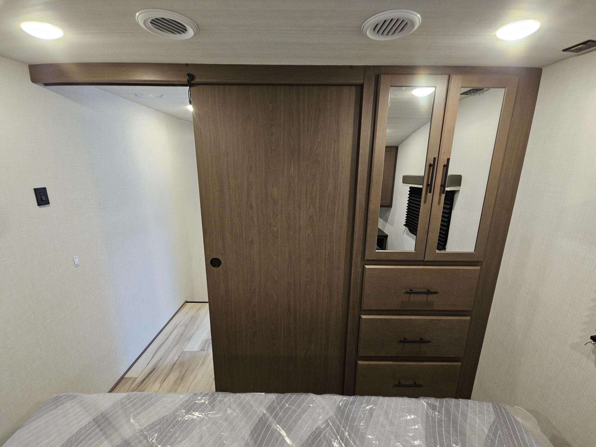2027 Keystone RV 2027 Keystone RV Cougar Sport - thumbnail 42