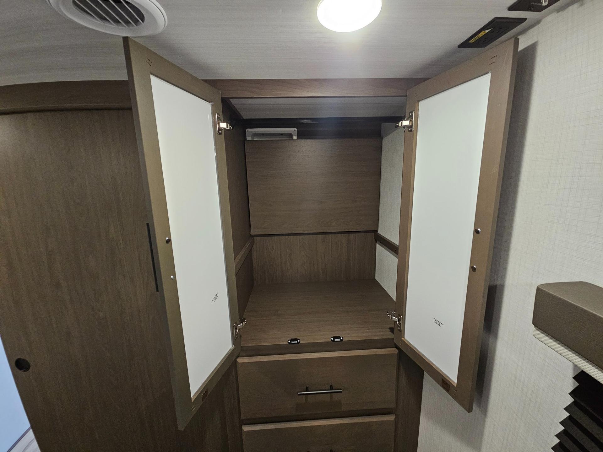 2027 Keystone RV 2027 Keystone RV Cougar Sport - thumbnail 43