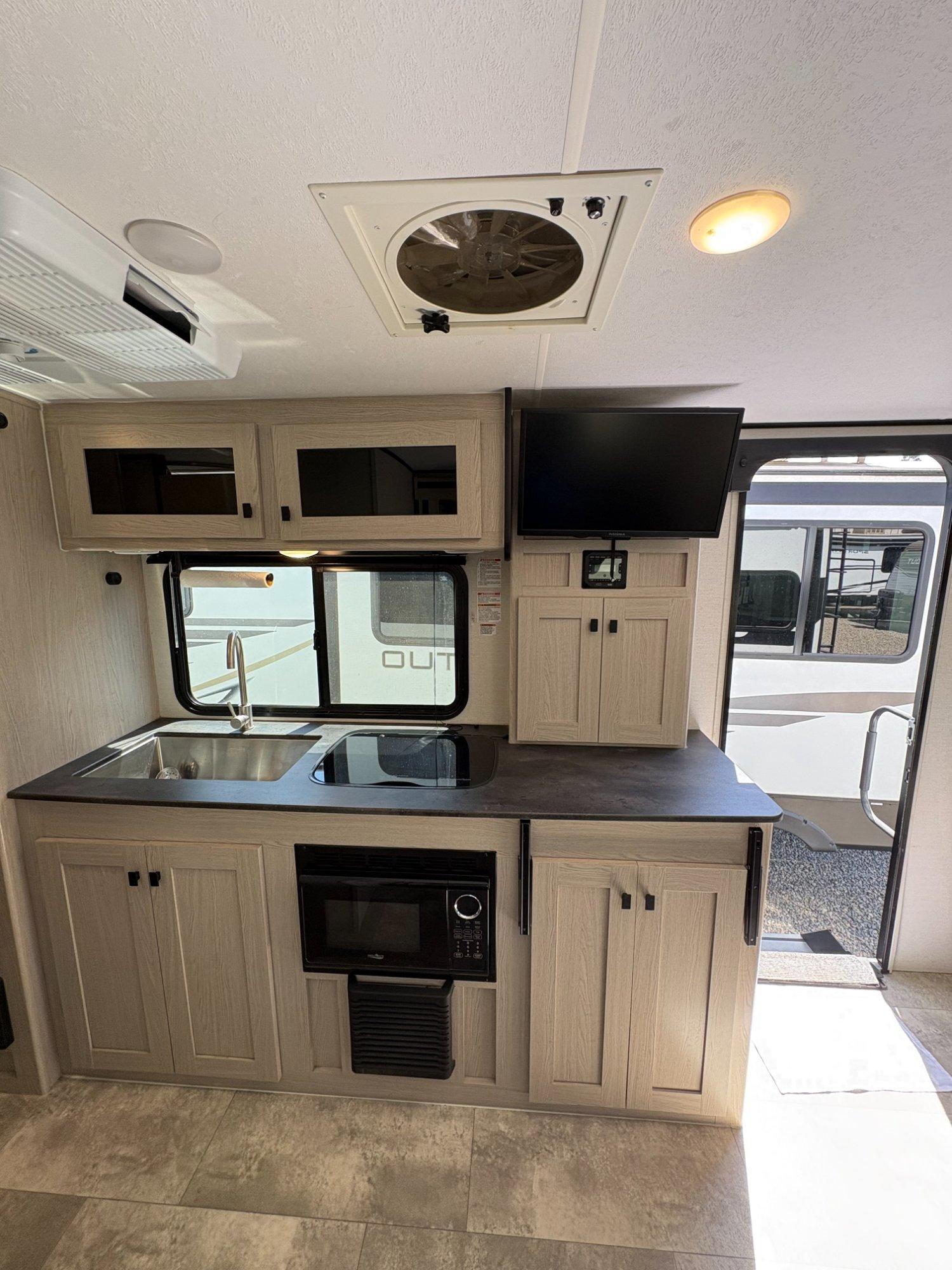 2024 Coachmen 2024 Coachmen Apex Nano - thumbnail 15