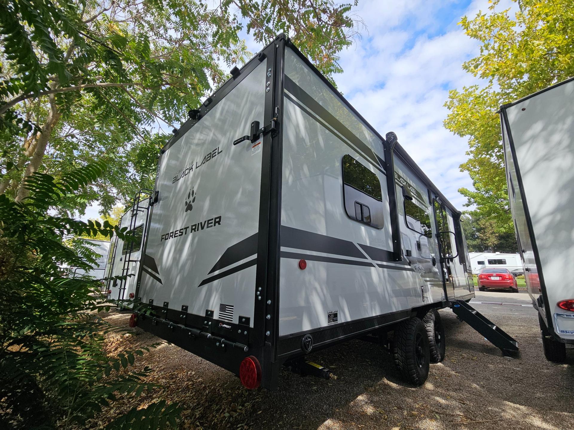 2027 Forest River RV 2027 Forest River RV Cherokee Grey Wolf Black Label - thumbnail 3