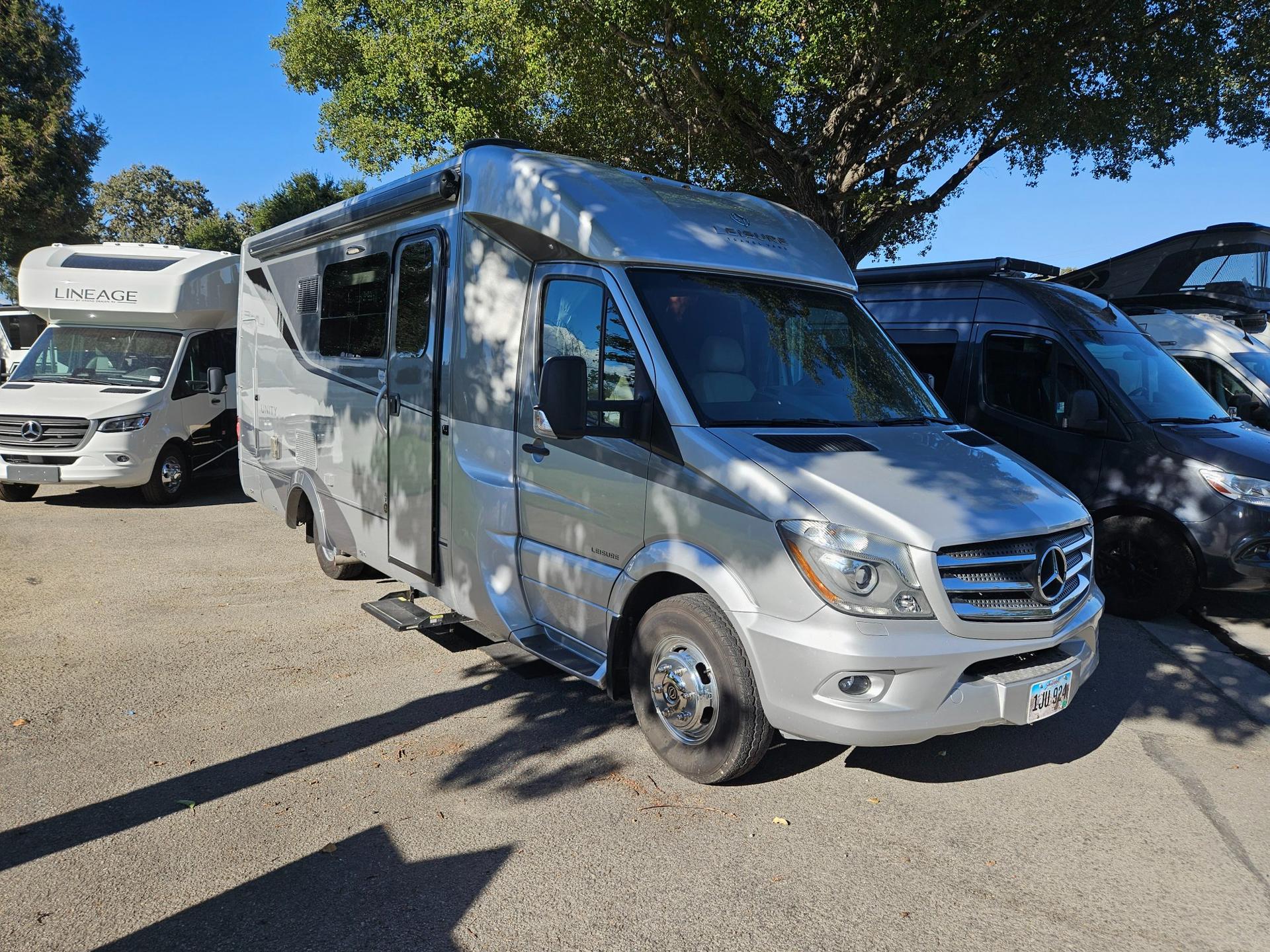 2017 Leisure Travel Vans Unity U24MB