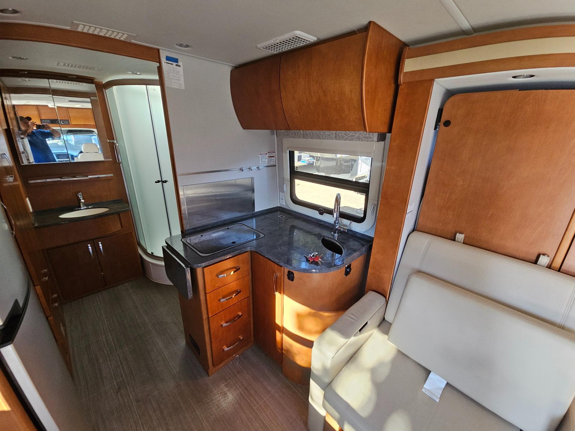 2017 Leisure Travel Vans 2017 Leisure Travel Vans Unity - thumbnail 8