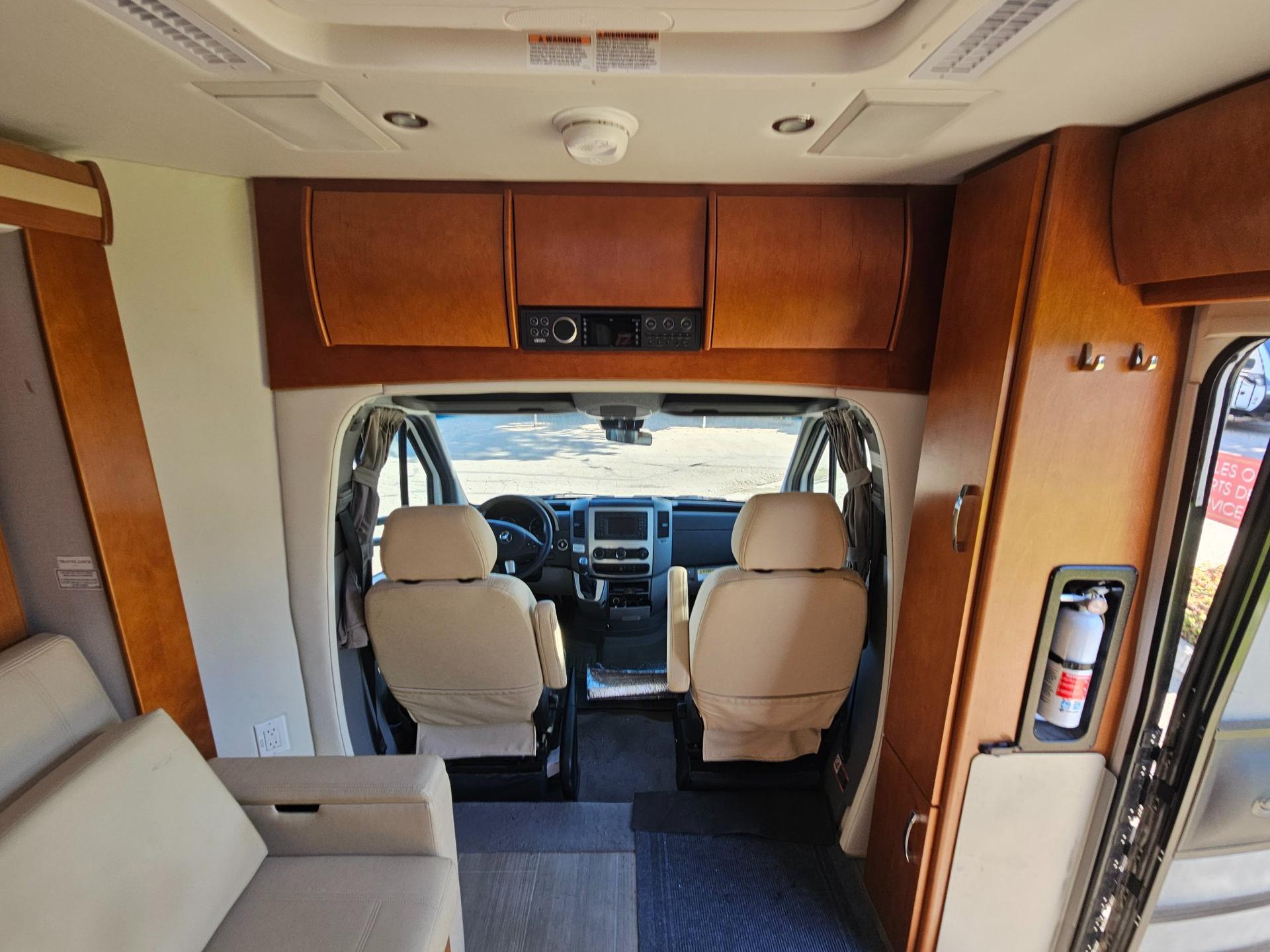 2017 Leisure Travel Vans 2017 Leisure Travel Vans Unity - thumbnail 9