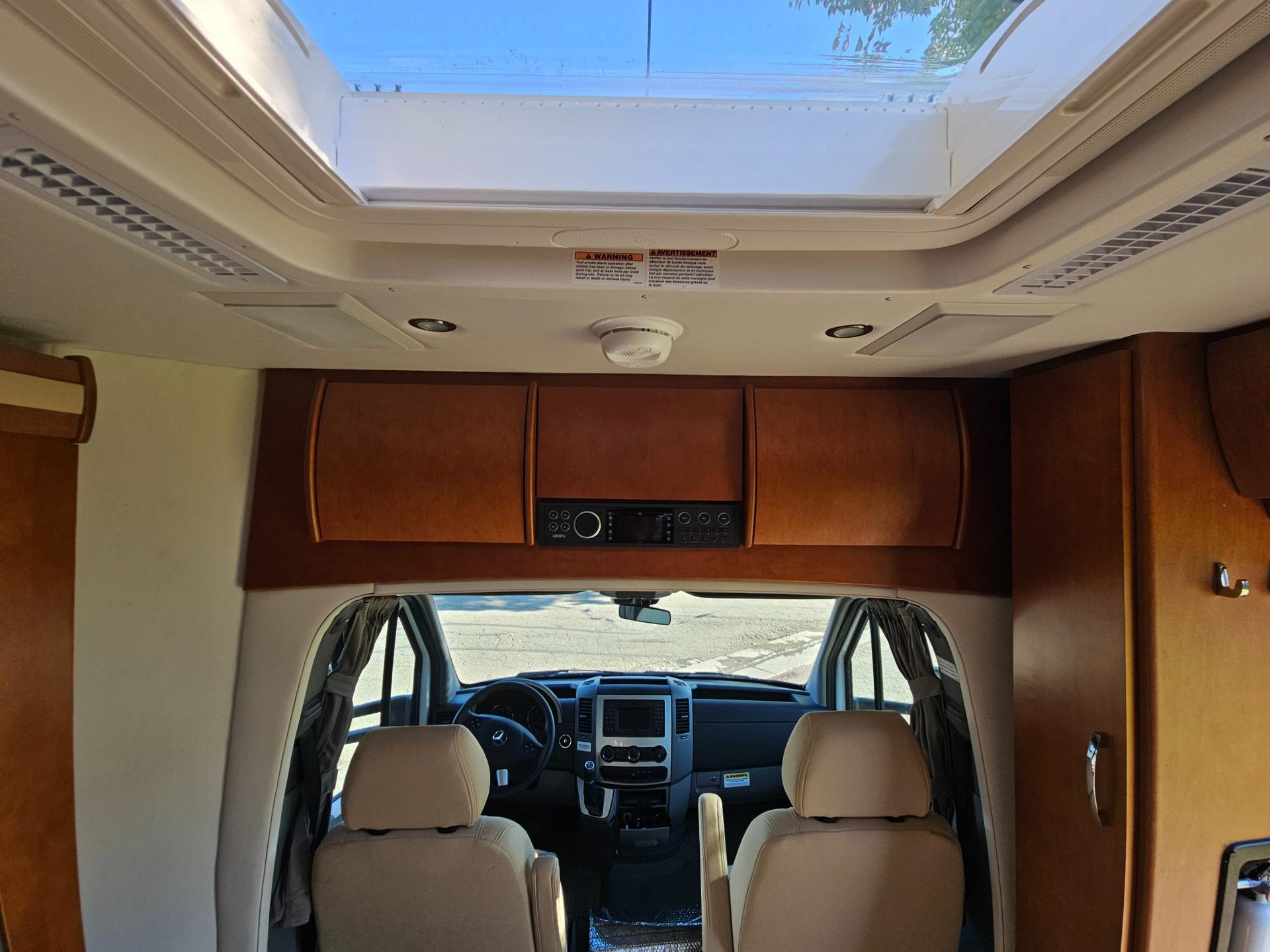 2017 Leisure Travel Vans 2017 Leisure Travel Vans Unity - thumbnail 10