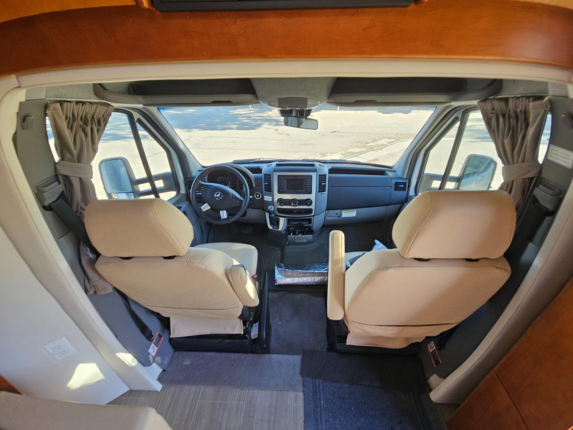 2017 Leisure Travel Vans 2017 Leisure Travel Vans Unity - thumbnail 11