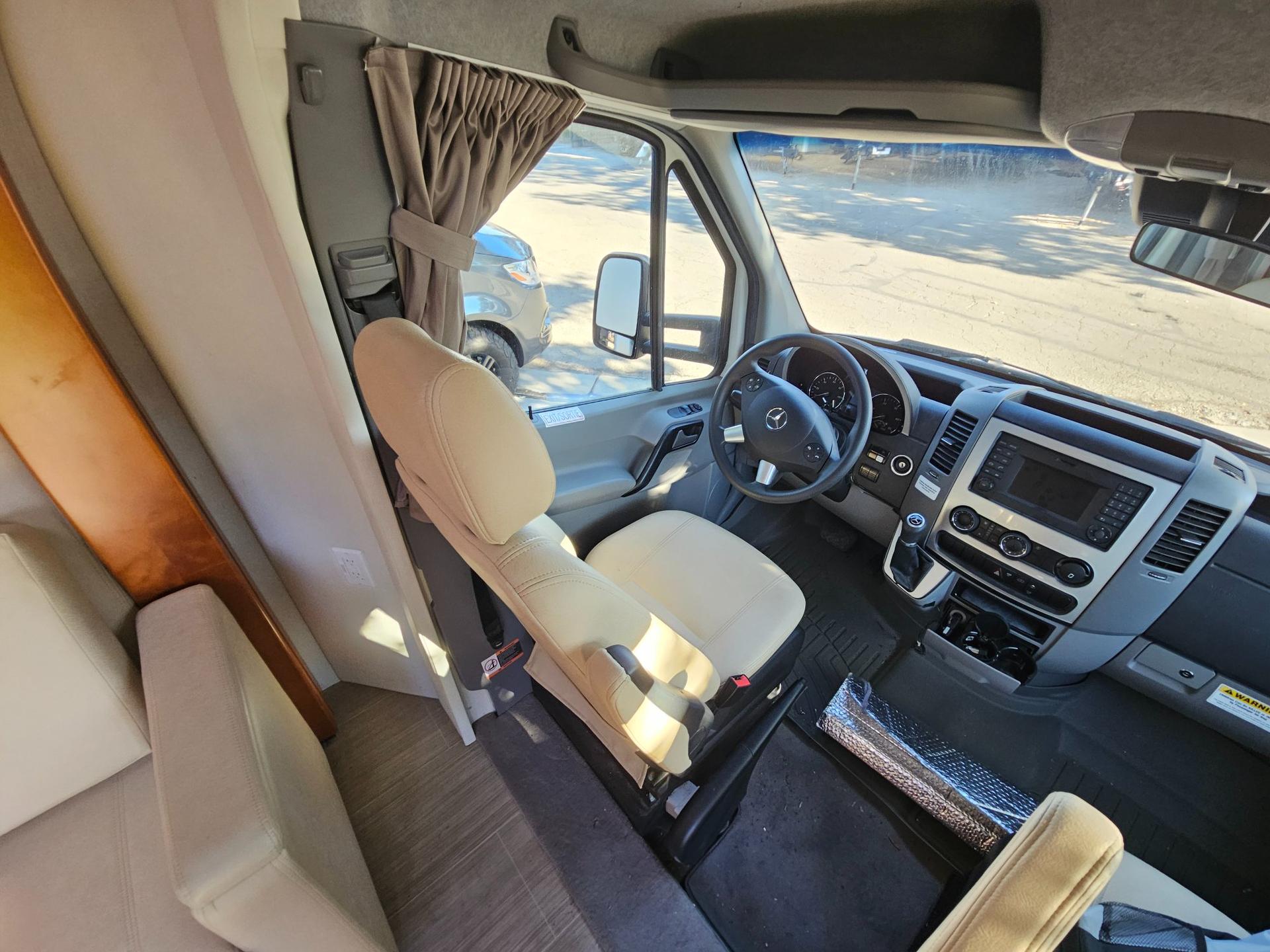 2017 Leisure Travel Vans 2017 Leisure Travel Vans Unity - thumbnail 12