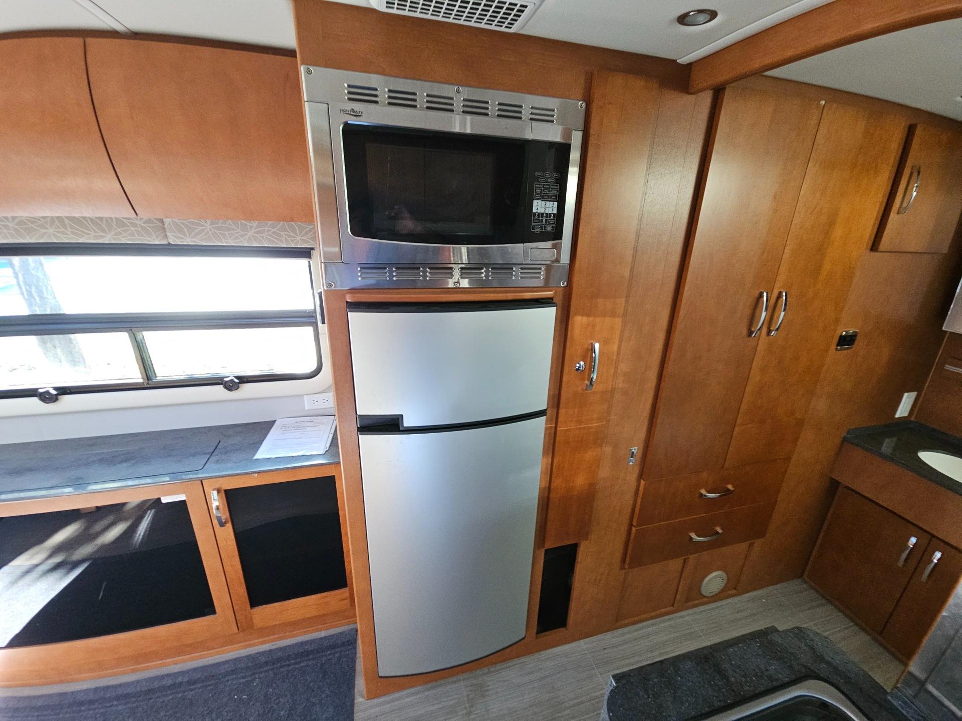 2017 Leisure Travel Vans 2017 Leisure Travel Vans Unity - thumbnail 22