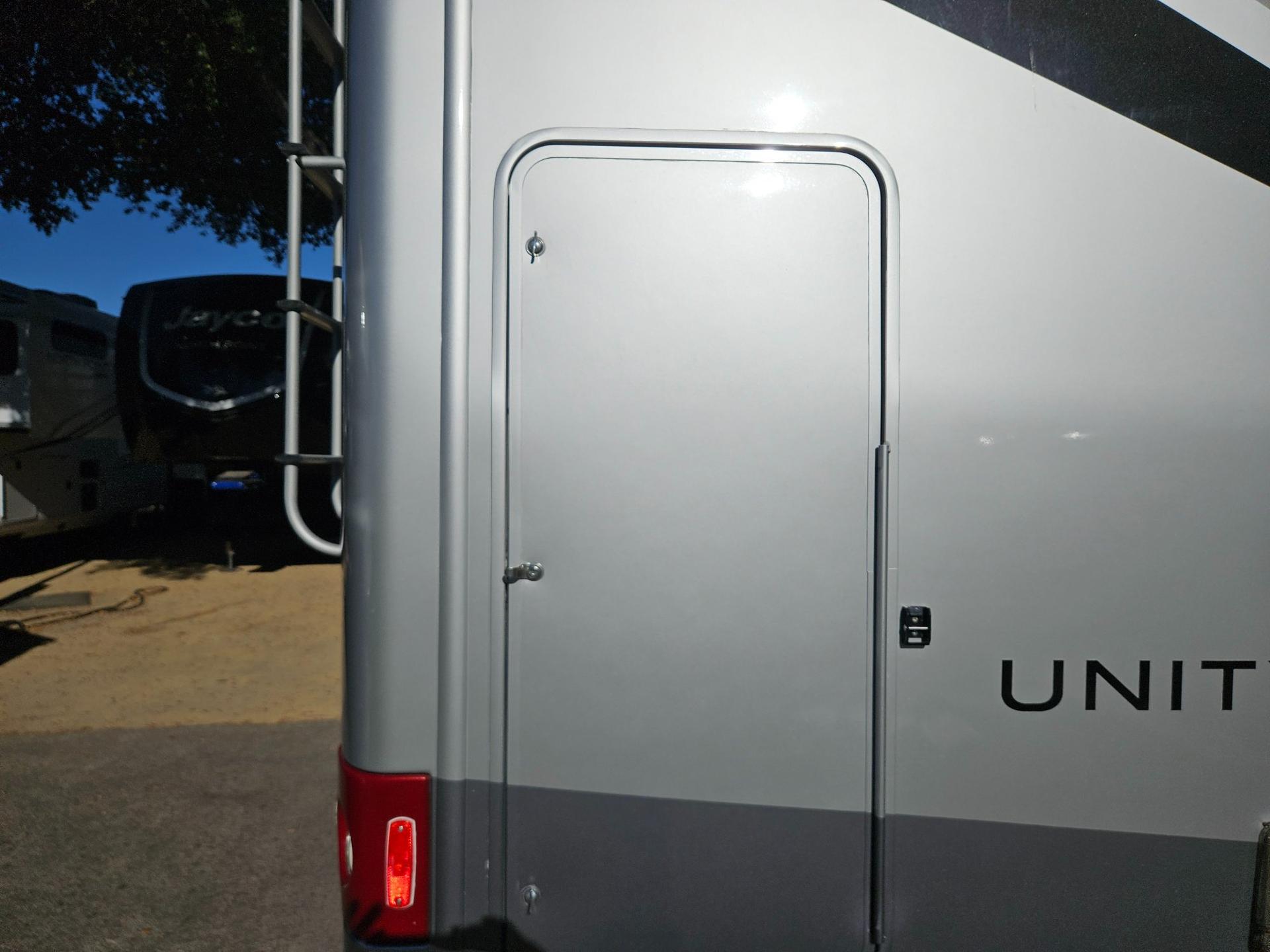 2017 Leisure Travel Vans 2017 Leisure Travel Vans Unity - thumbnail 33