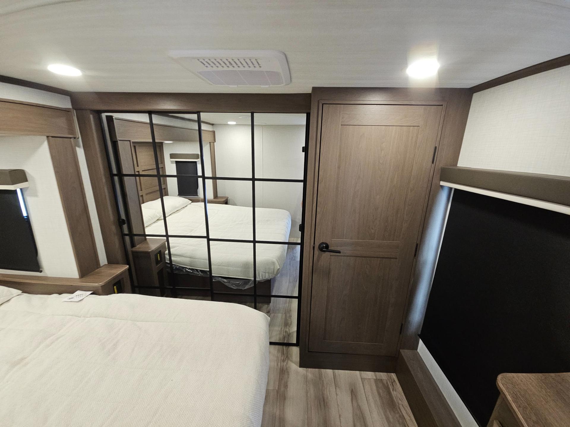 2027 Keystone RV 2027 Keystone RV Cougar - thumbnail 35