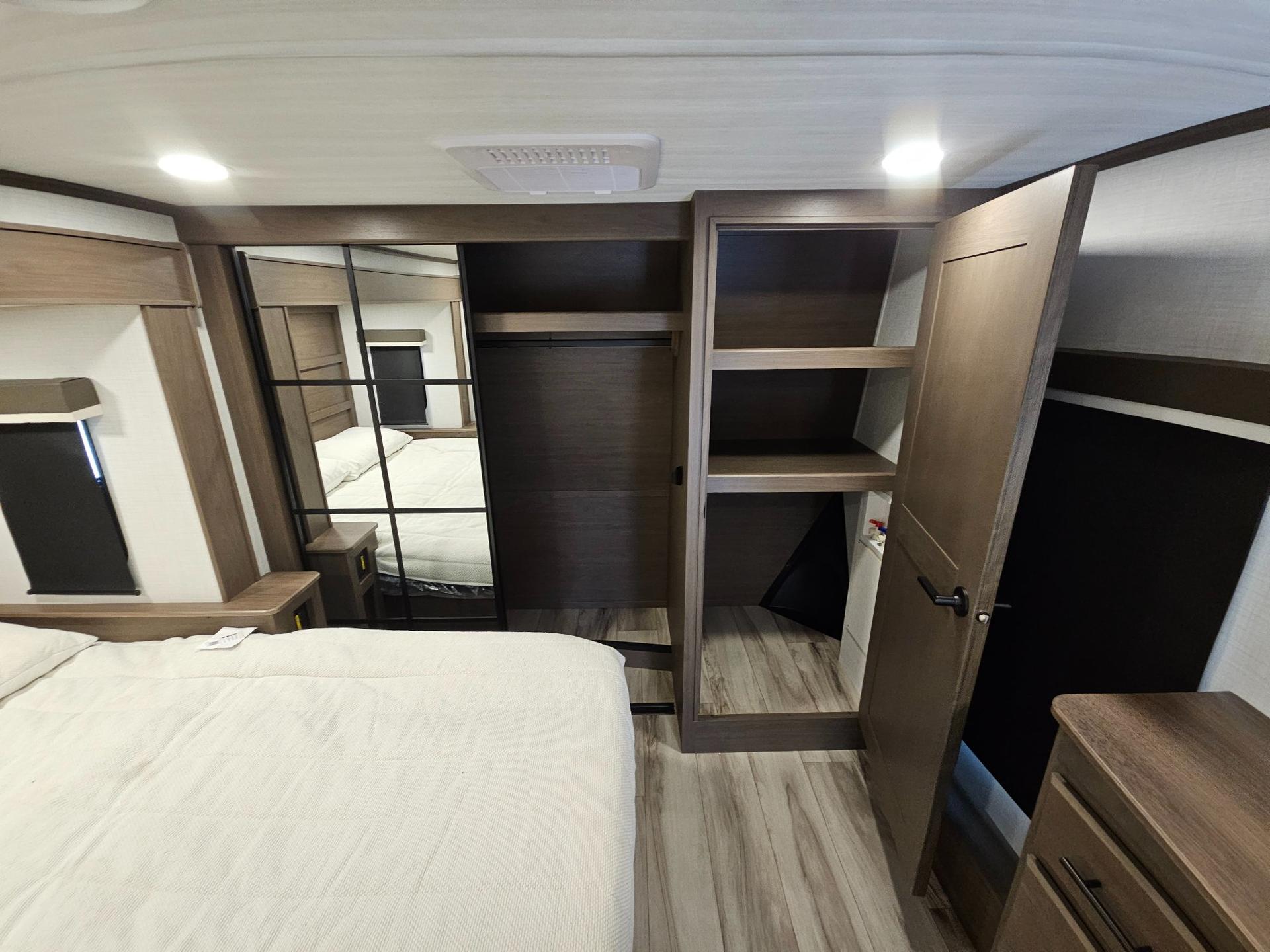 2027 Keystone RV 2027 Keystone RV Cougar - thumbnail 36