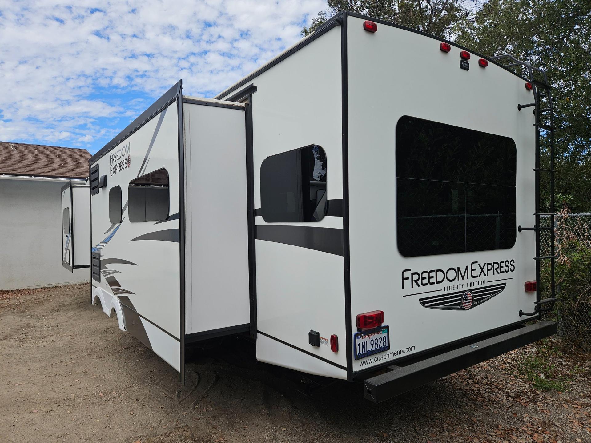 2021 Forest River 2021 Forest River Freedom Express Liberty - thumbnail 3