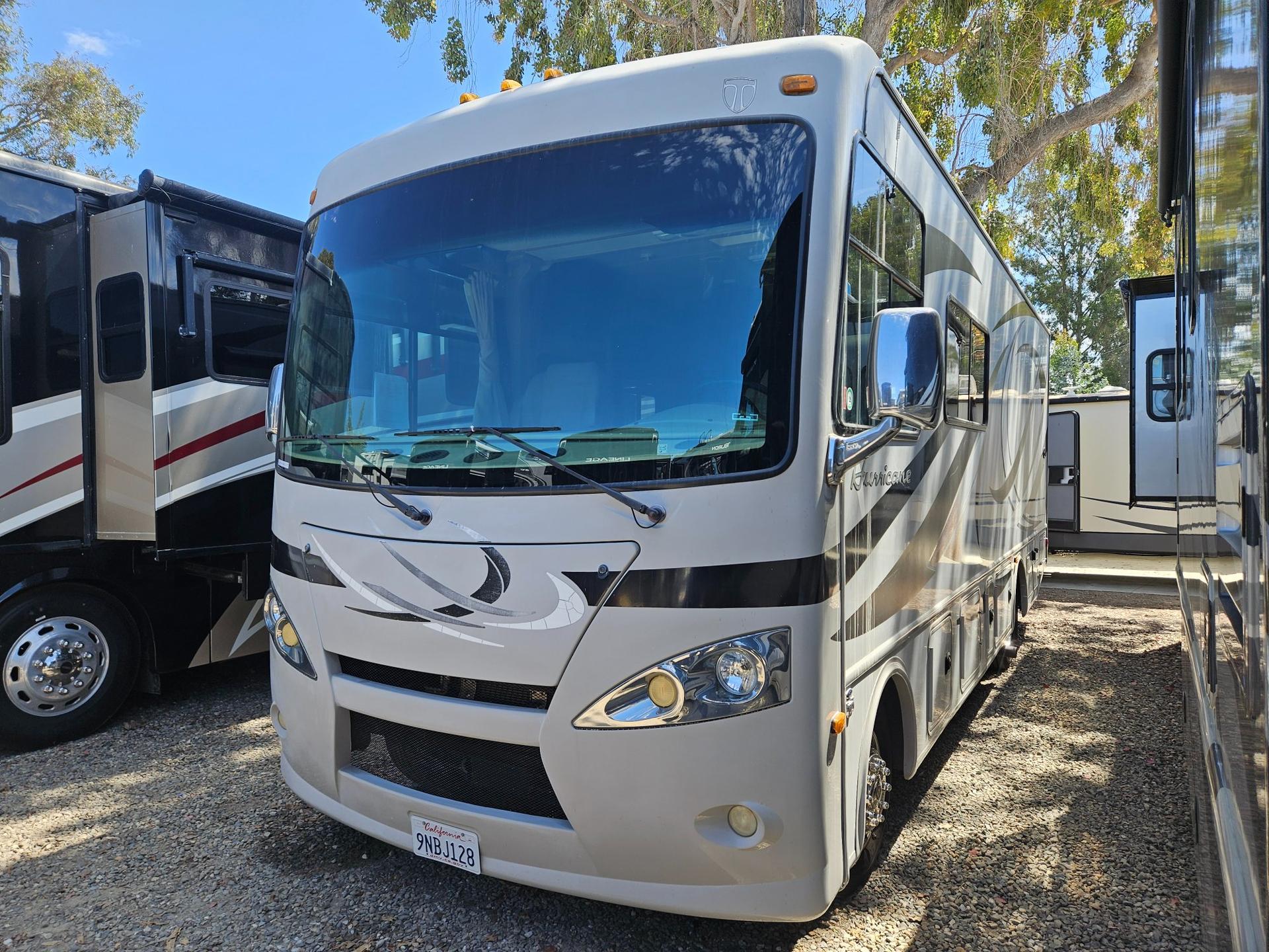 2014 Thor Motor Coach 2014 Thor Motor Coach Hurricane - thumbnail 5