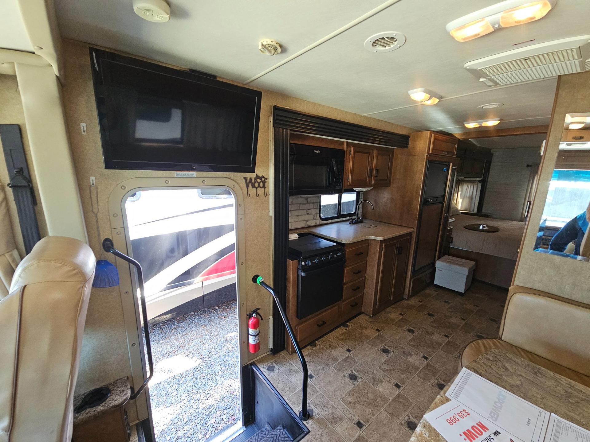2014 Thor Motor Coach 2014 Thor Motor Coach Hurricane - thumbnail 7