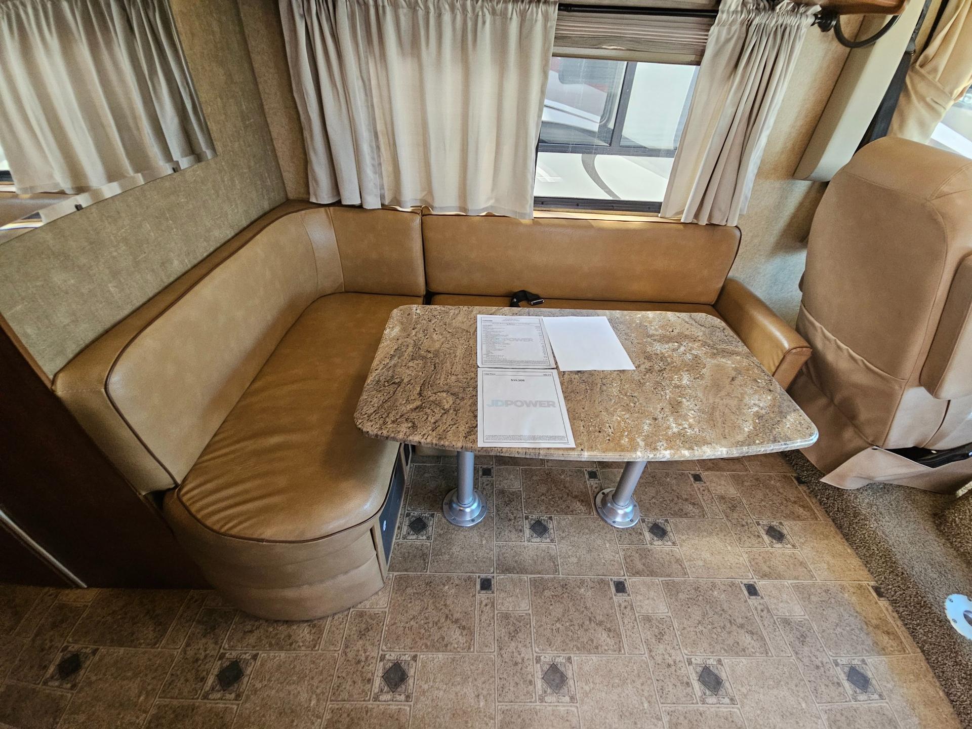 2014 Thor Motor Coach 2014 Thor Motor Coach Hurricane - thumbnail 9