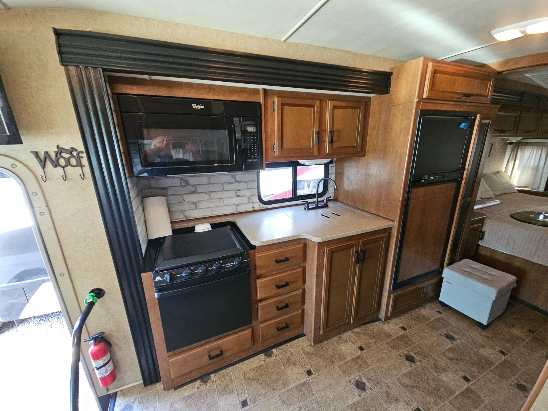 2014 Thor Motor Coach 2014 Thor Motor Coach Hurricane - thumbnail 11