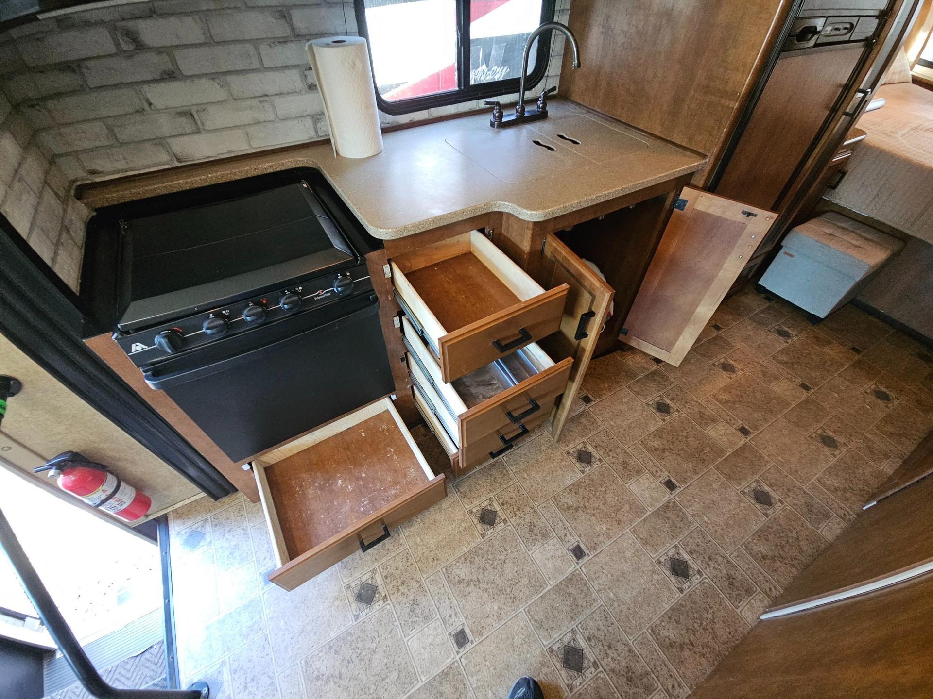 2014 Thor Motor Coach 2014 Thor Motor Coach Hurricane - thumbnail 14