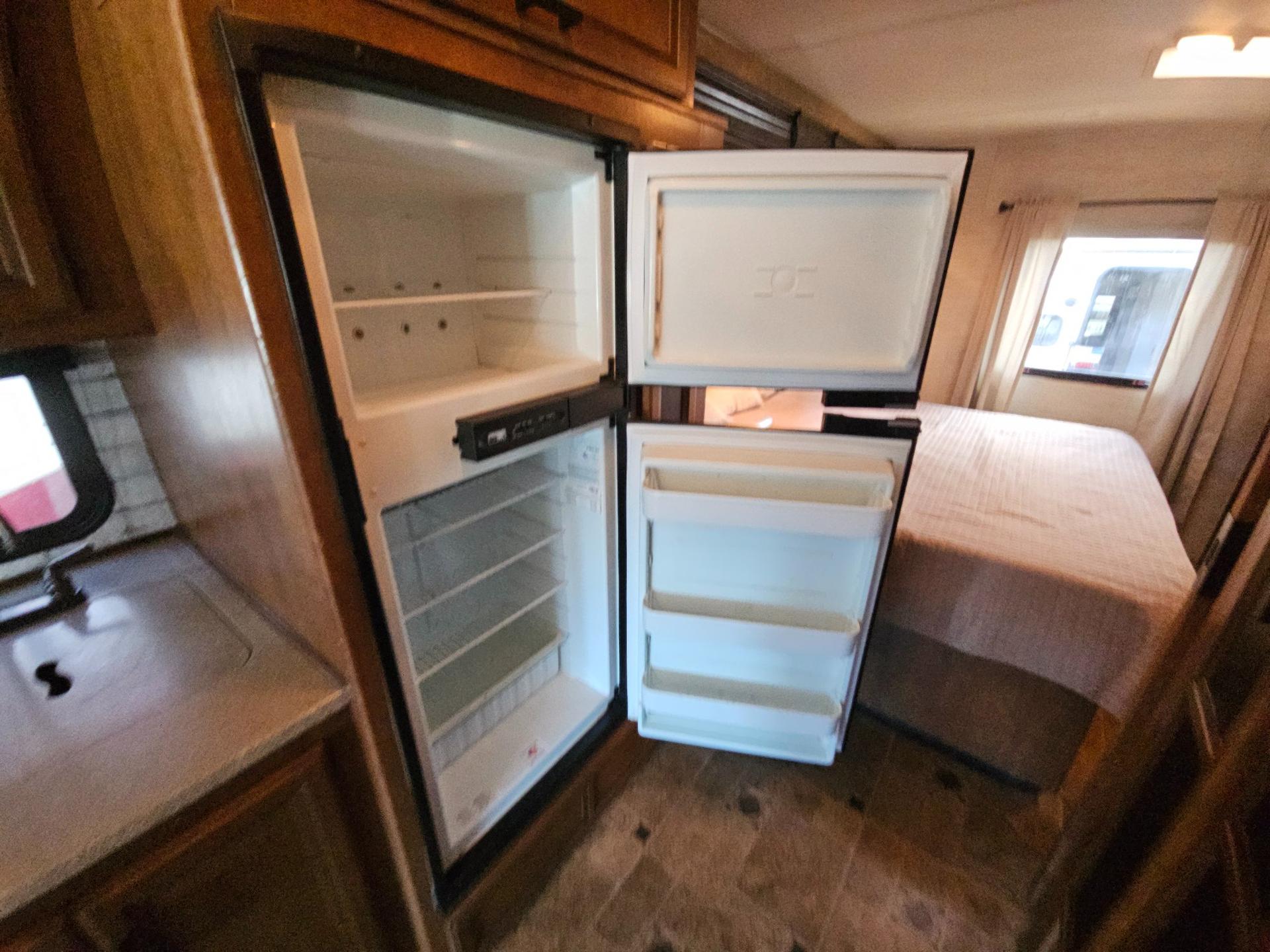 2014 Thor Motor Coach 2014 Thor Motor Coach Hurricane - thumbnail 16