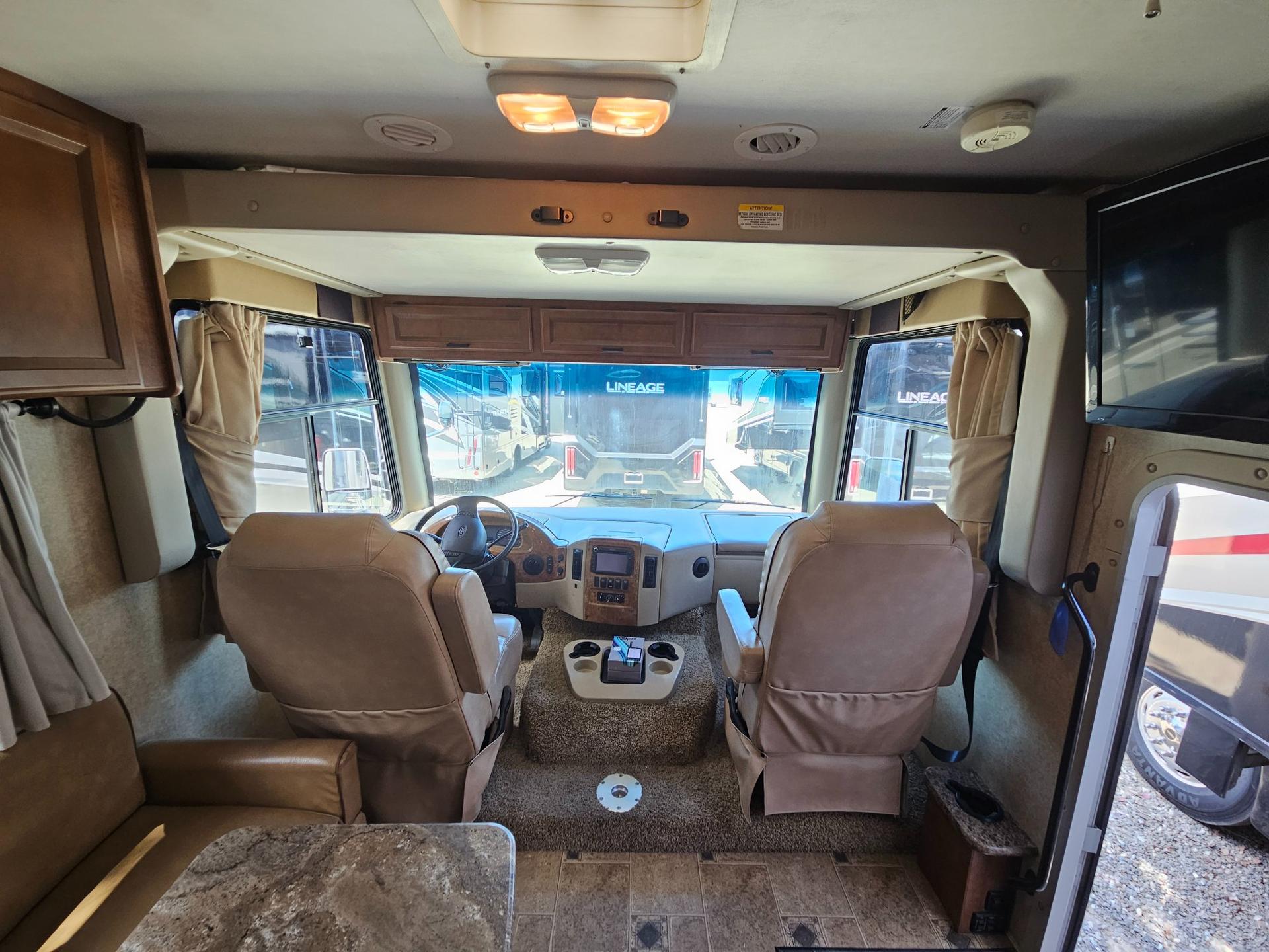 2014 Thor Motor Coach 2014 Thor Motor Coach Hurricane - thumbnail 37