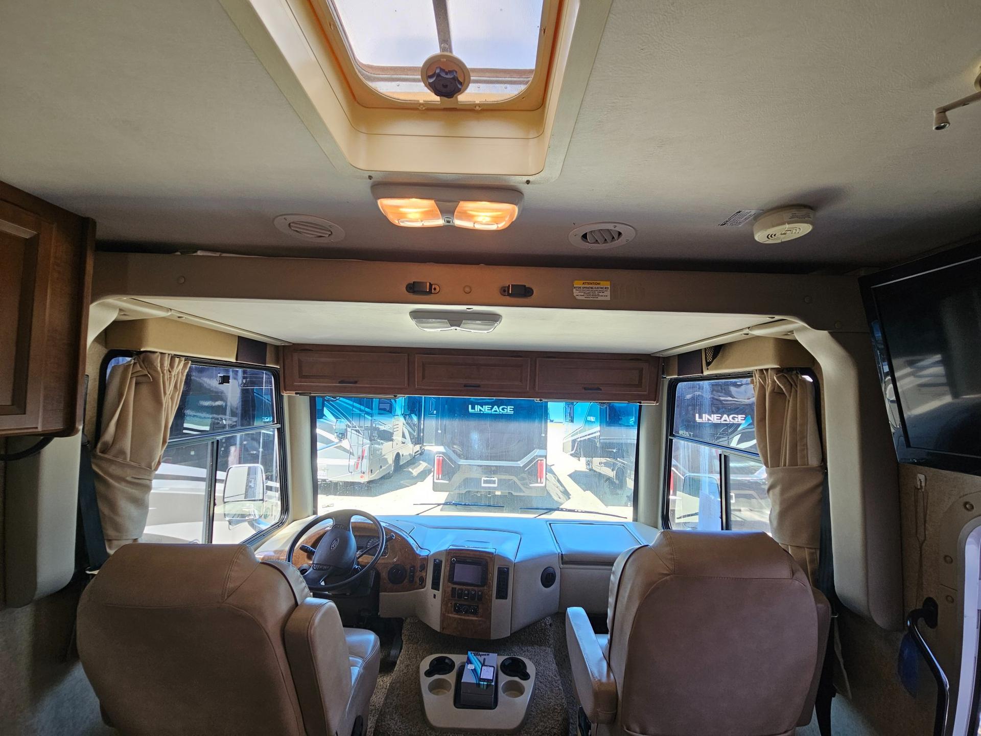 2014 Thor Motor Coach 2014 Thor Motor Coach Hurricane - thumbnail 38