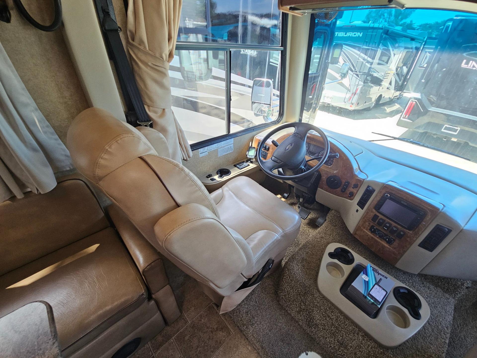 2014 Thor Motor Coach 2014 Thor Motor Coach Hurricane - thumbnail 39