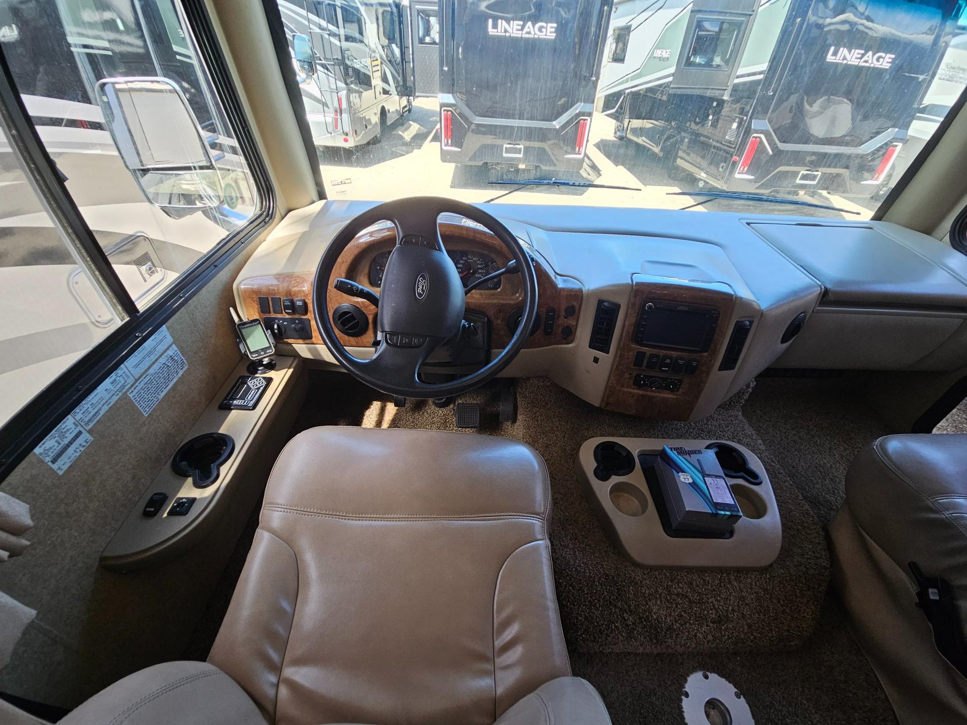 2014 Thor Motor Coach 2014 Thor Motor Coach Hurricane - thumbnail 41