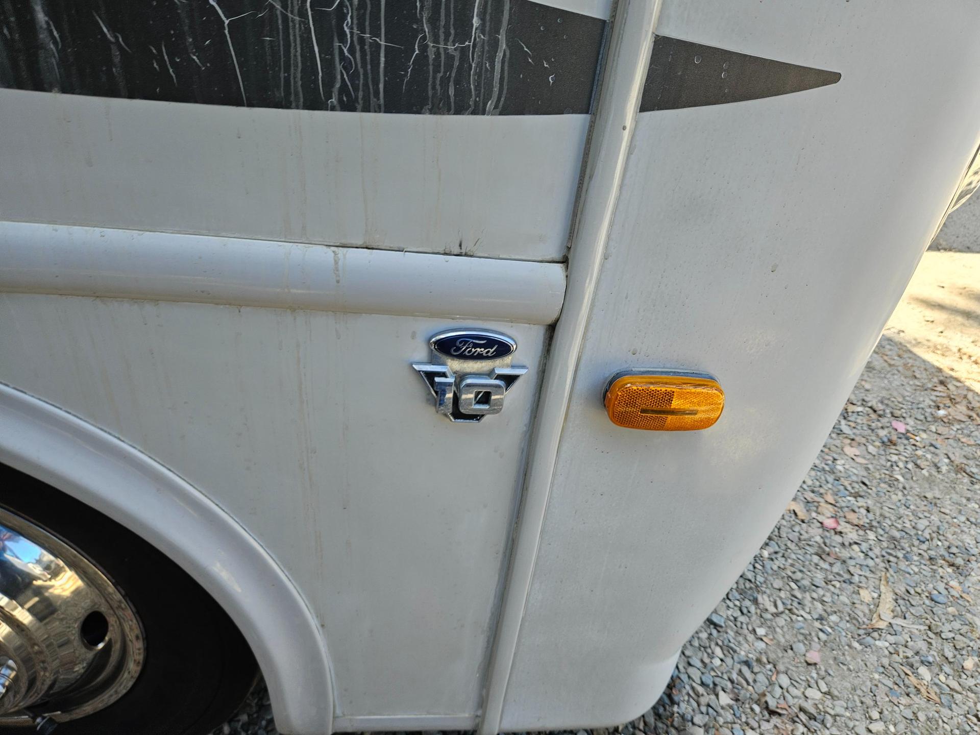 2014 Thor Motor Coach 2014 Thor Motor Coach Hurricane - thumbnail 42