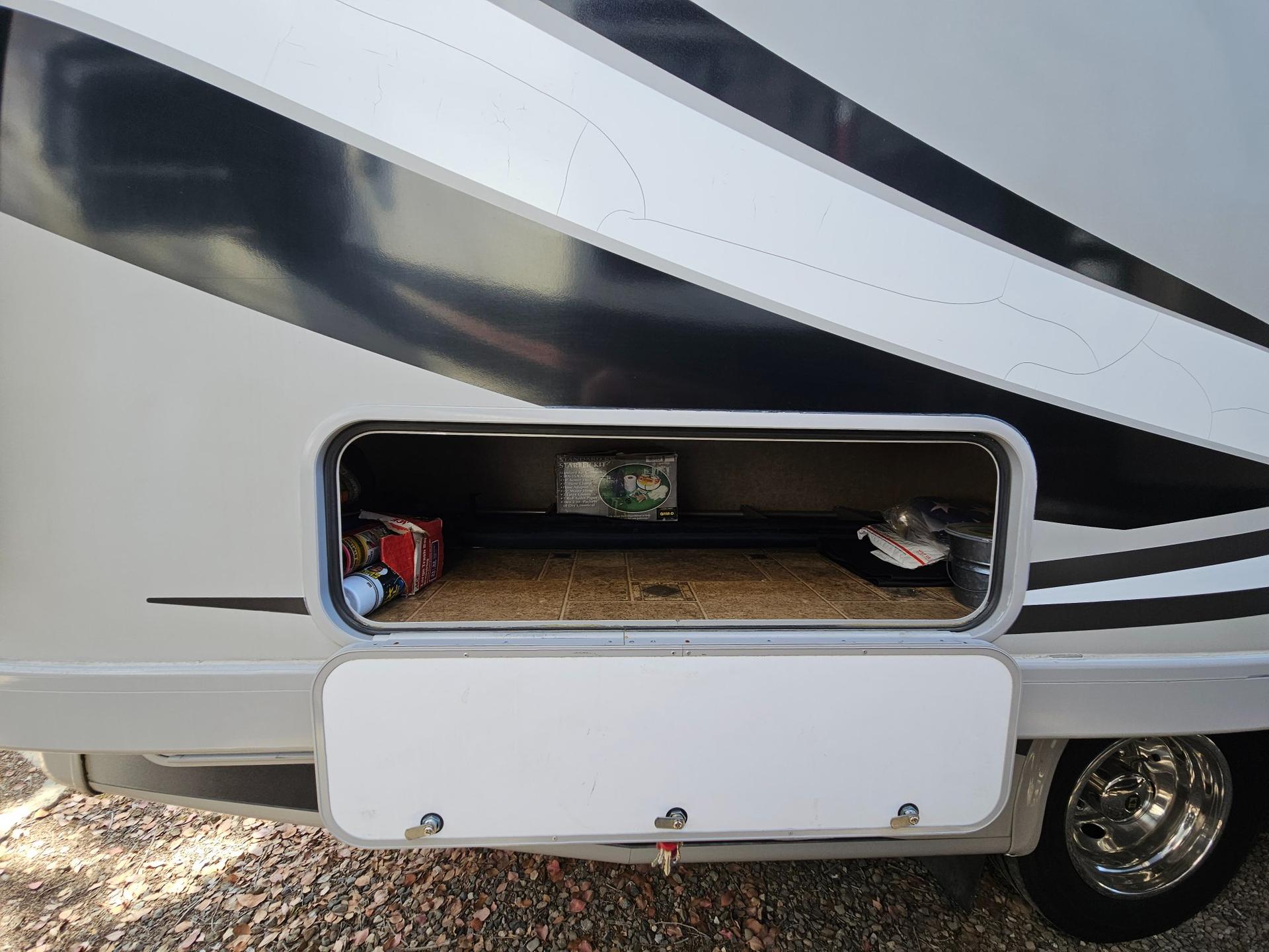 2014 Thor Motor Coach 2014 Thor Motor Coach Hurricane - thumbnail 47