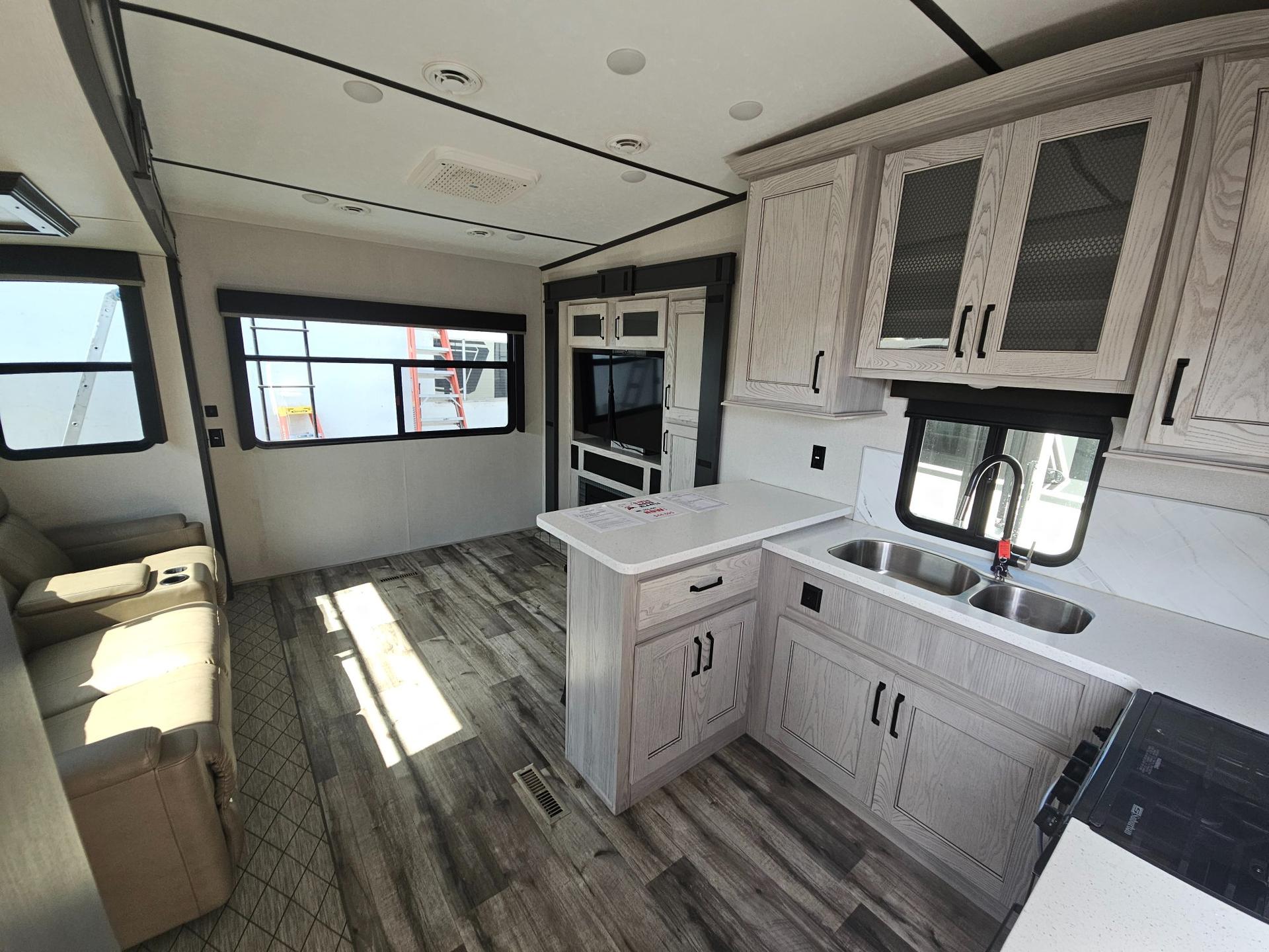 2022 Keystone RV 2022 Keystone RV Montana High Country - thumbnail 5