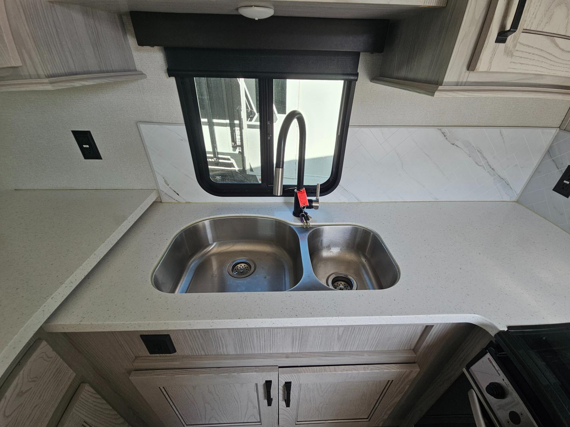 2022 Keystone RV 2022 Keystone RV Montana High Country - thumbnail 17