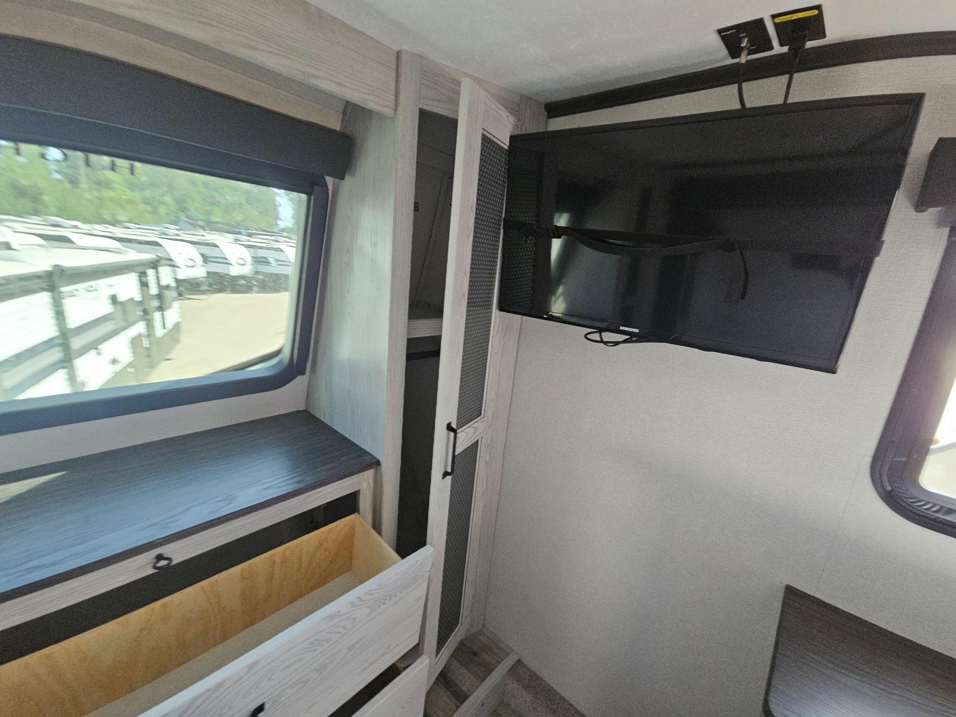 2022 Keystone RV 2022 Keystone RV Montana High Country - thumbnail 42