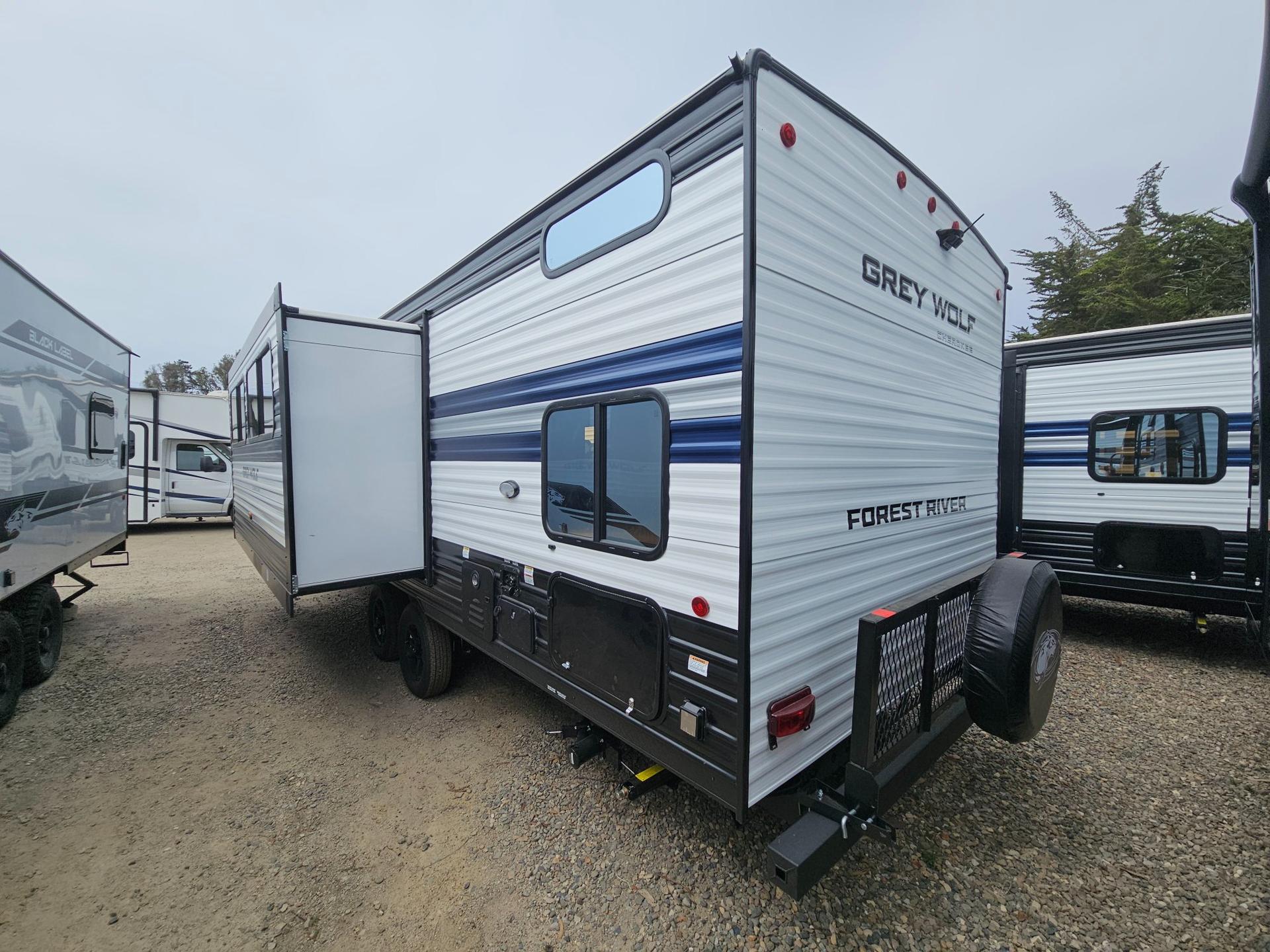 2027 Forest River RV 2027 Forest River RV Cherokee Grey Wolf - thumbnail 4