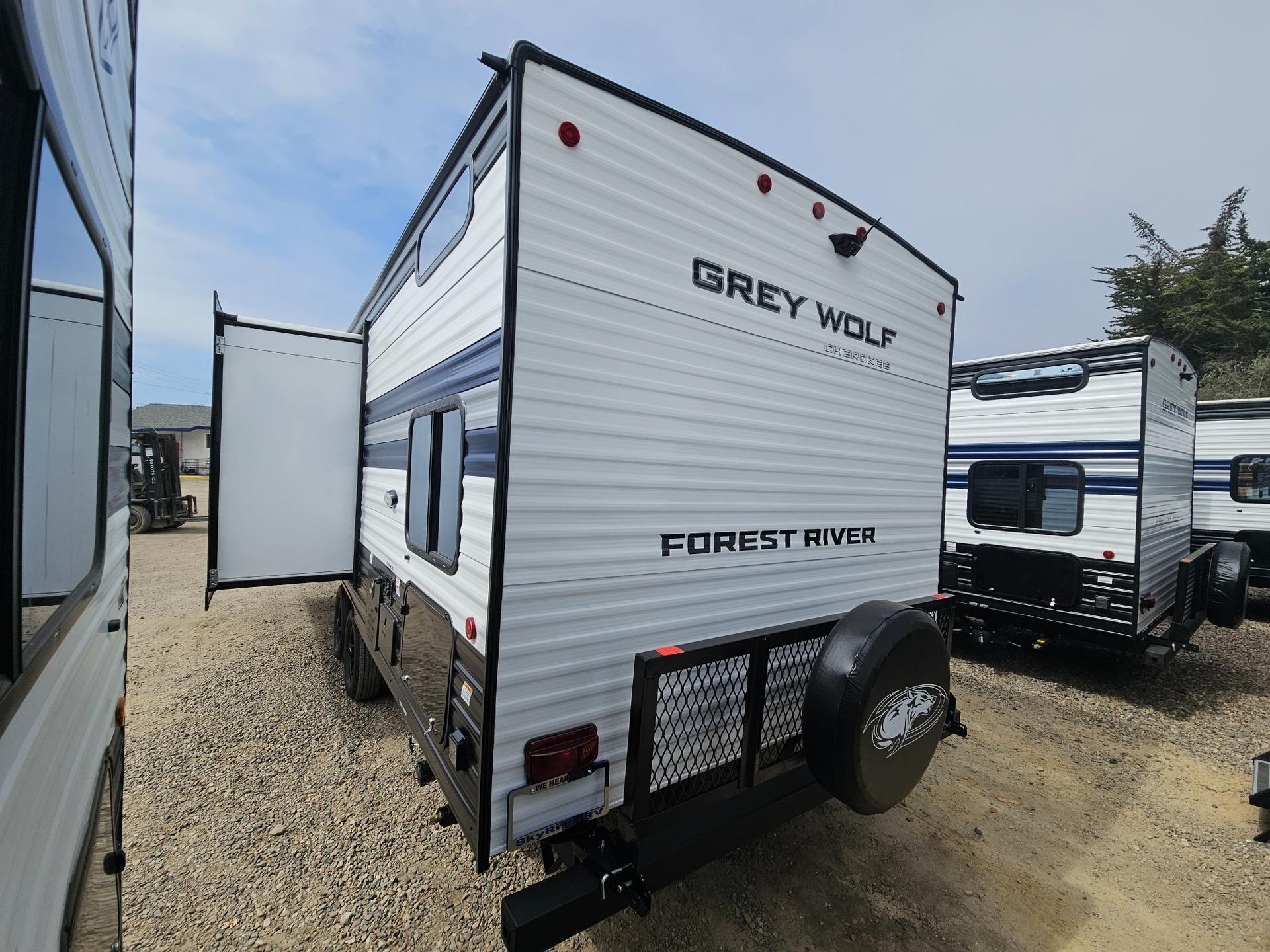 2027 Forest River RV 2027 Forest River RV Cherokee Grey Wolf - thumbnail 4
