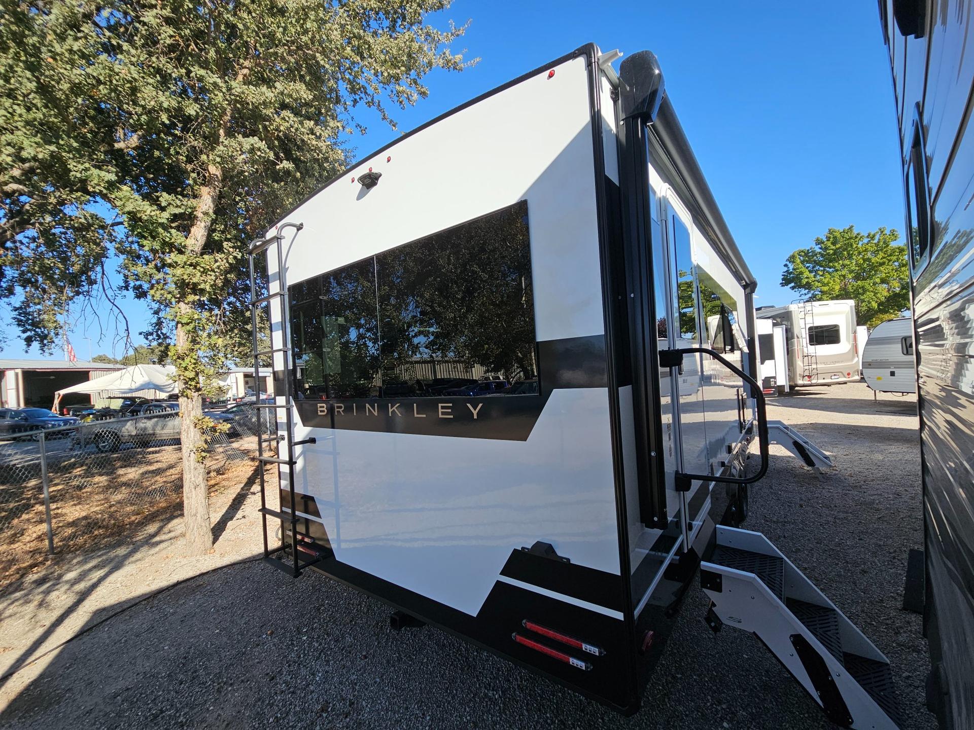 2027 Brinkley RV 2027 Brinkley RV Model IX - thumbnail 3