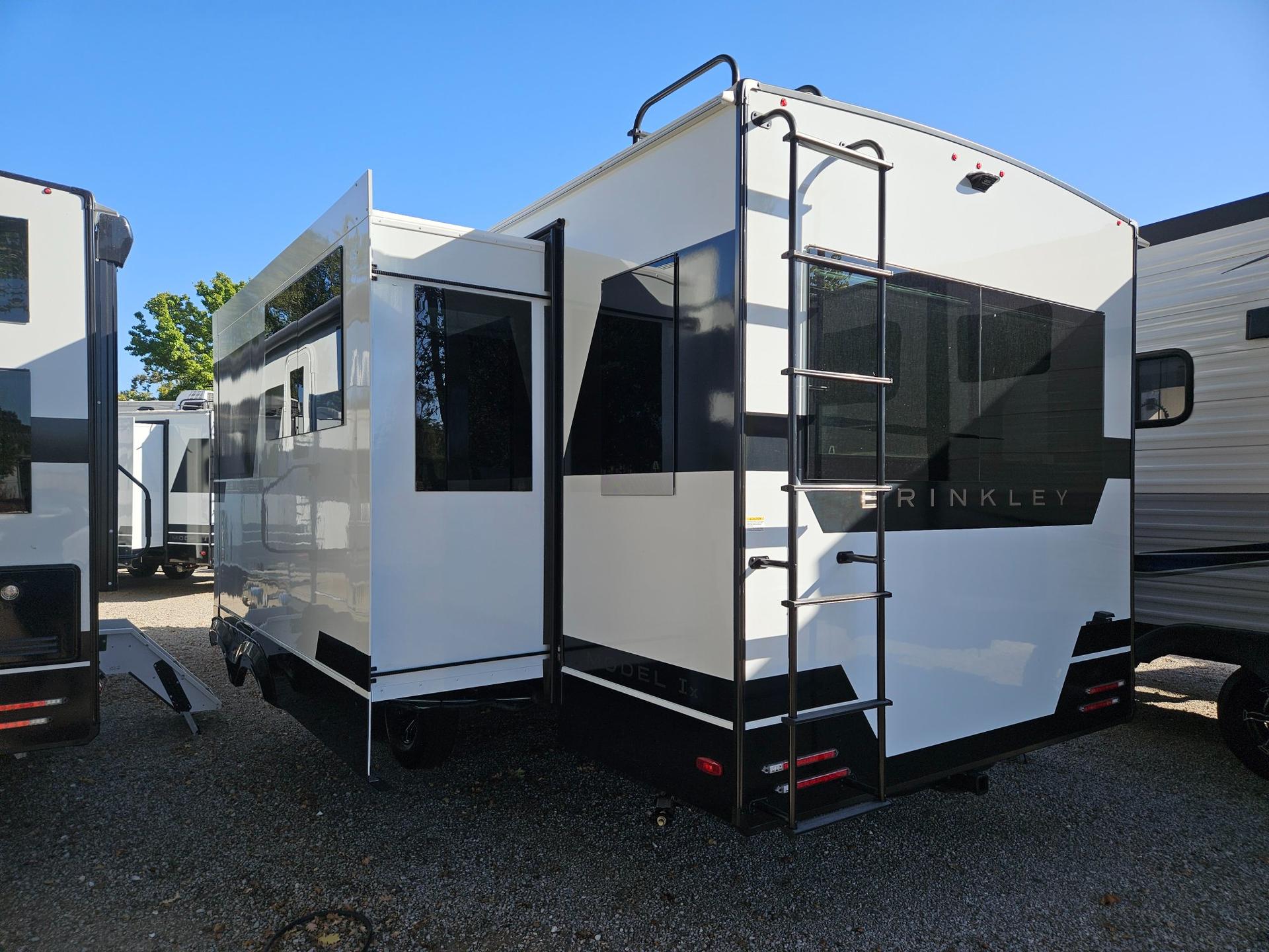 2027 Brinkley RV 2027 Brinkley RV Model IX - thumbnail 4