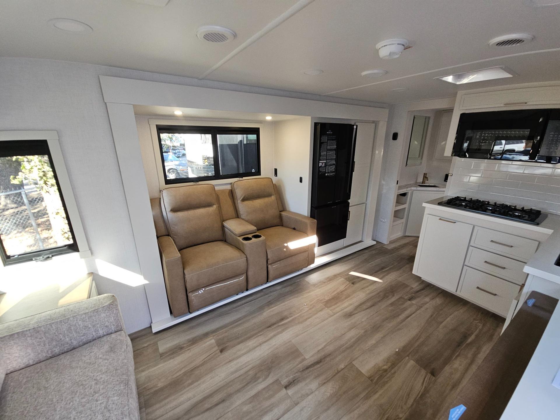 2027 Brinkley RV 2027 Brinkley RV Model IX - thumbnail 6
