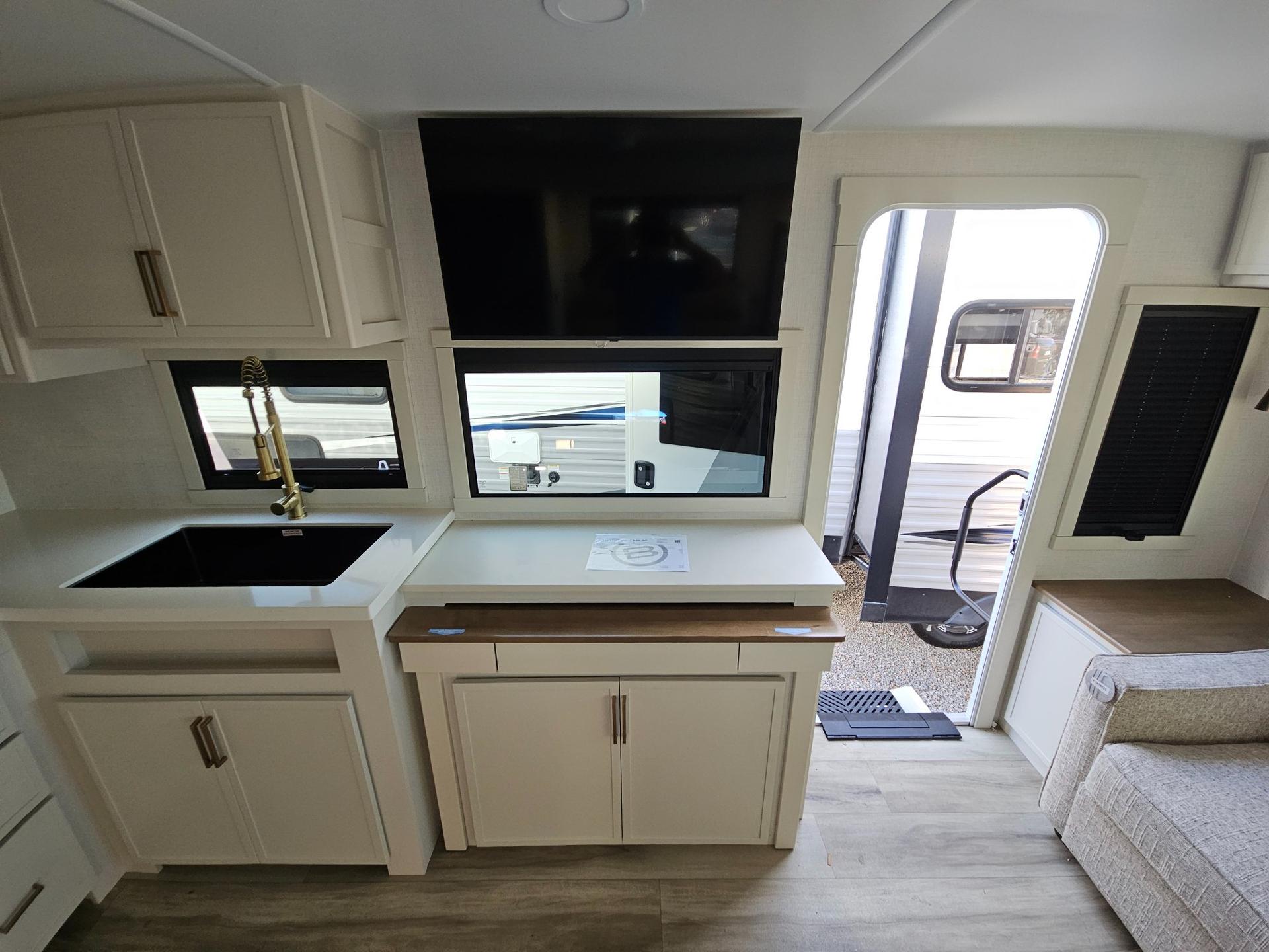 2027 Brinkley RV 2027 Brinkley RV Model IX - thumbnail 10