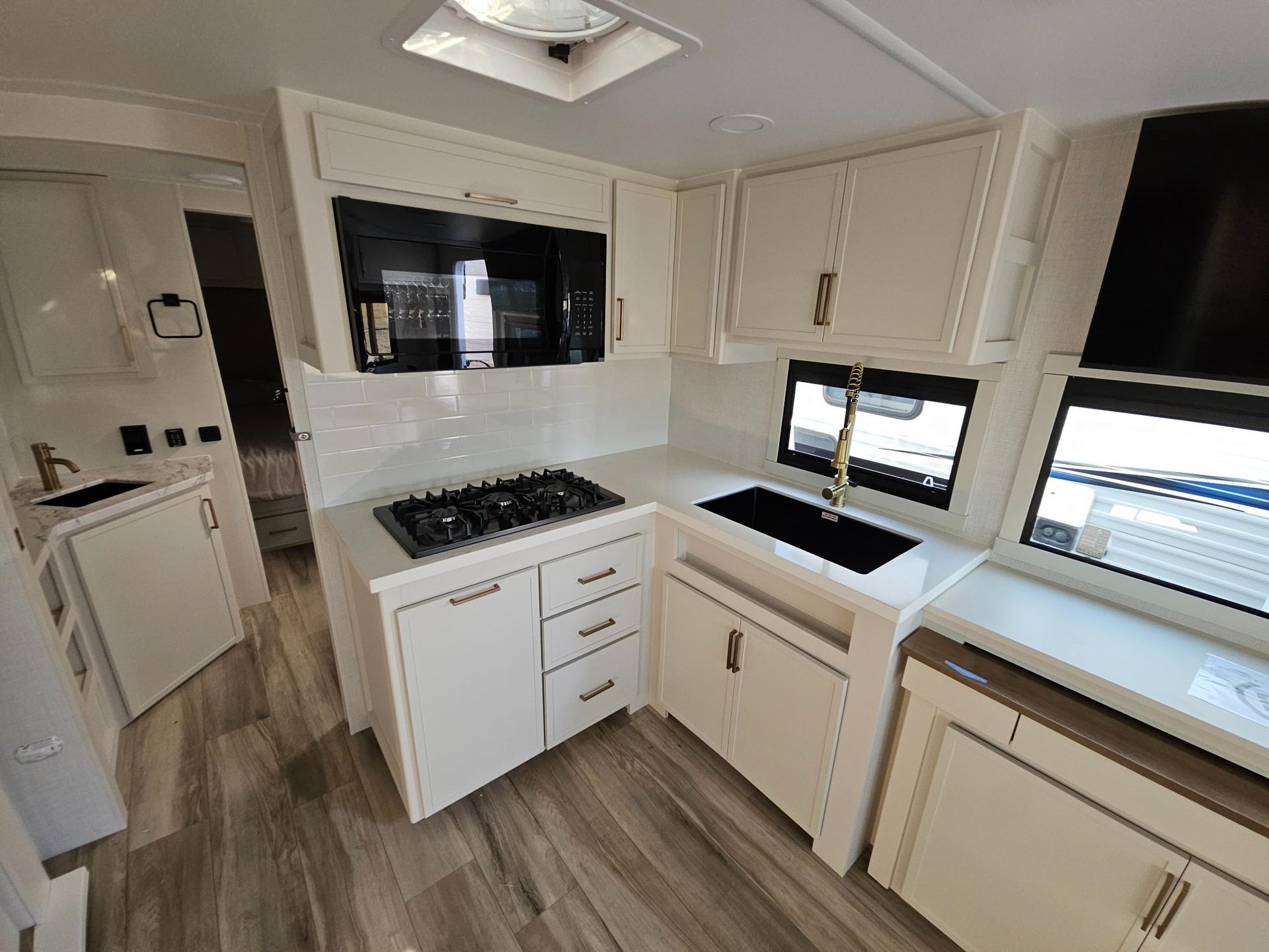 2027 Brinkley RV 2027 Brinkley RV Model IX - thumbnail 18