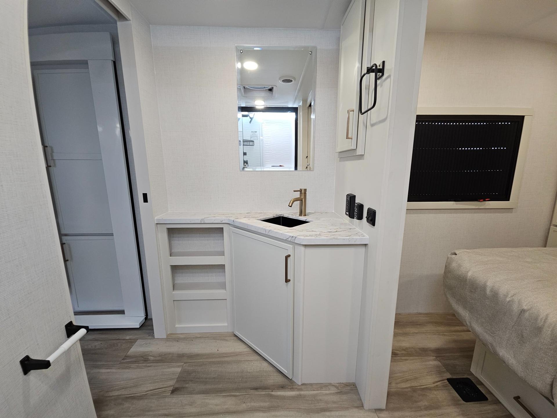 2027 Brinkley RV 2027 Brinkley RV Model IX - thumbnail 29