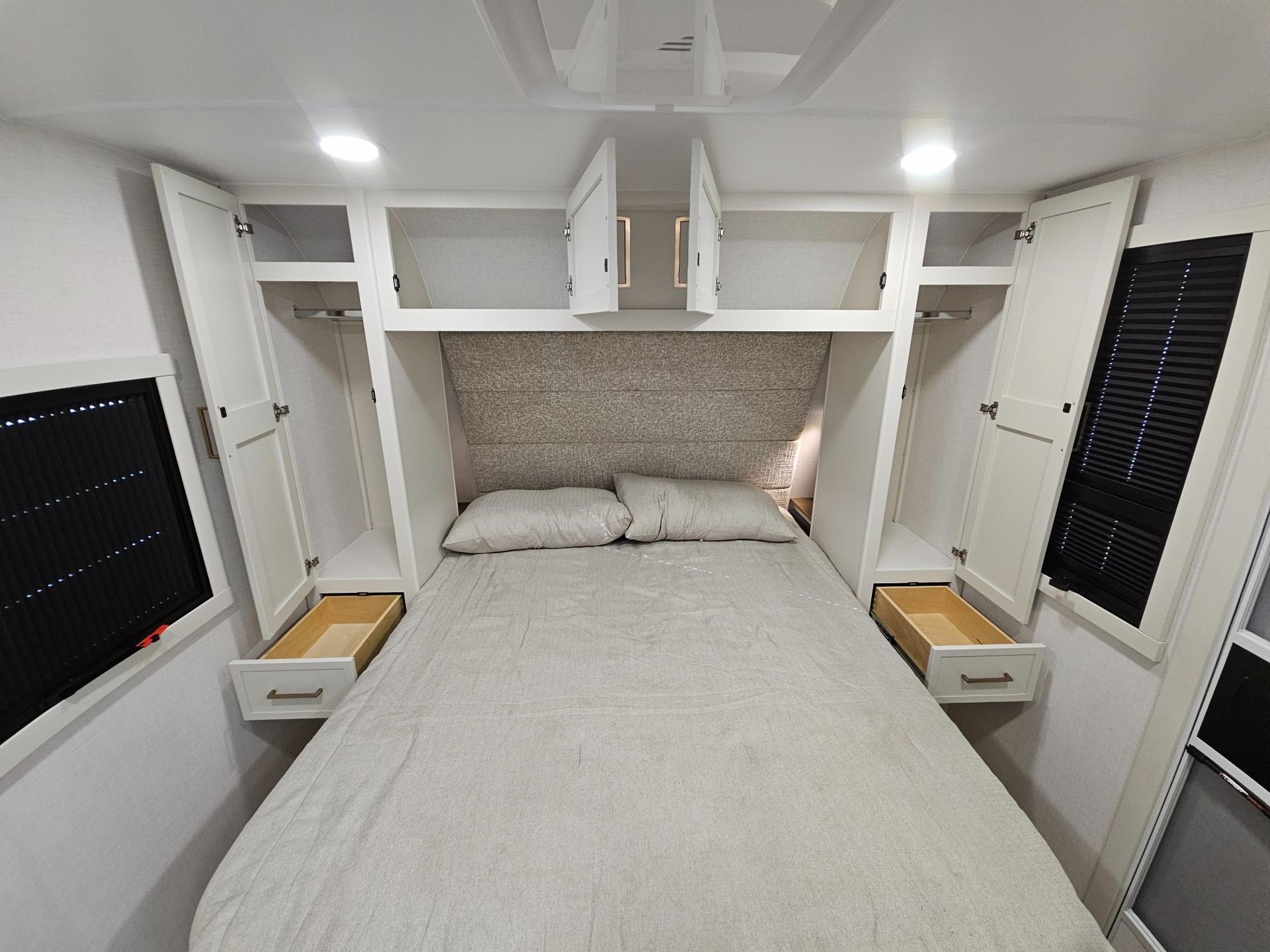 2027 Brinkley RV 2027 Brinkley RV Model IX - thumbnail 33