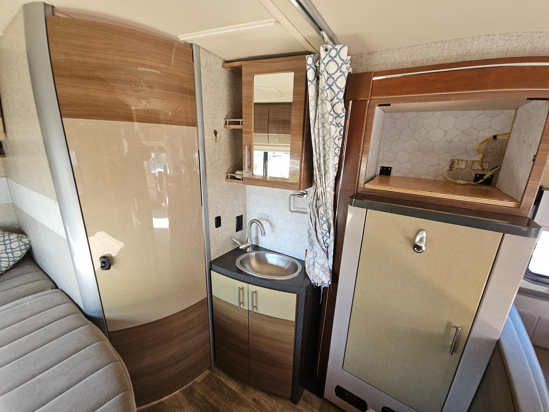 2016 Winnebago 2016 Winnebago View - thumbnail 12