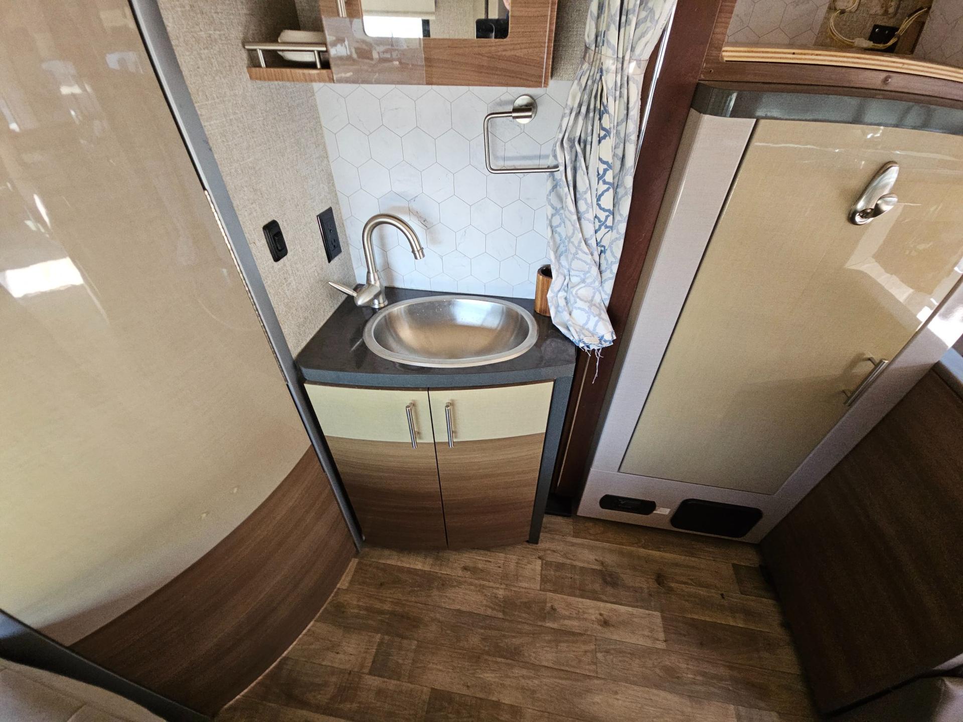 2016 Winnebago 2016 Winnebago View - thumbnail 14