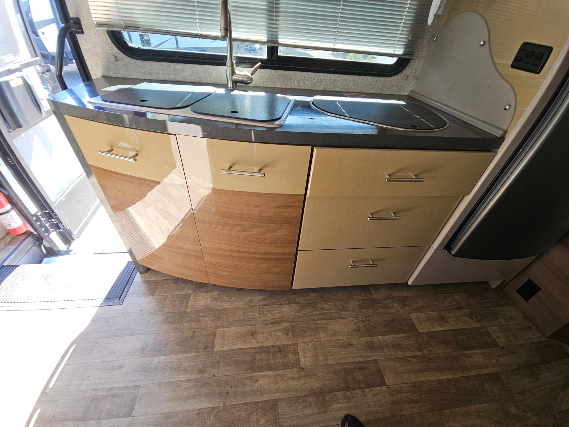 2016 Winnebago 2016 Winnebago View - thumbnail 23