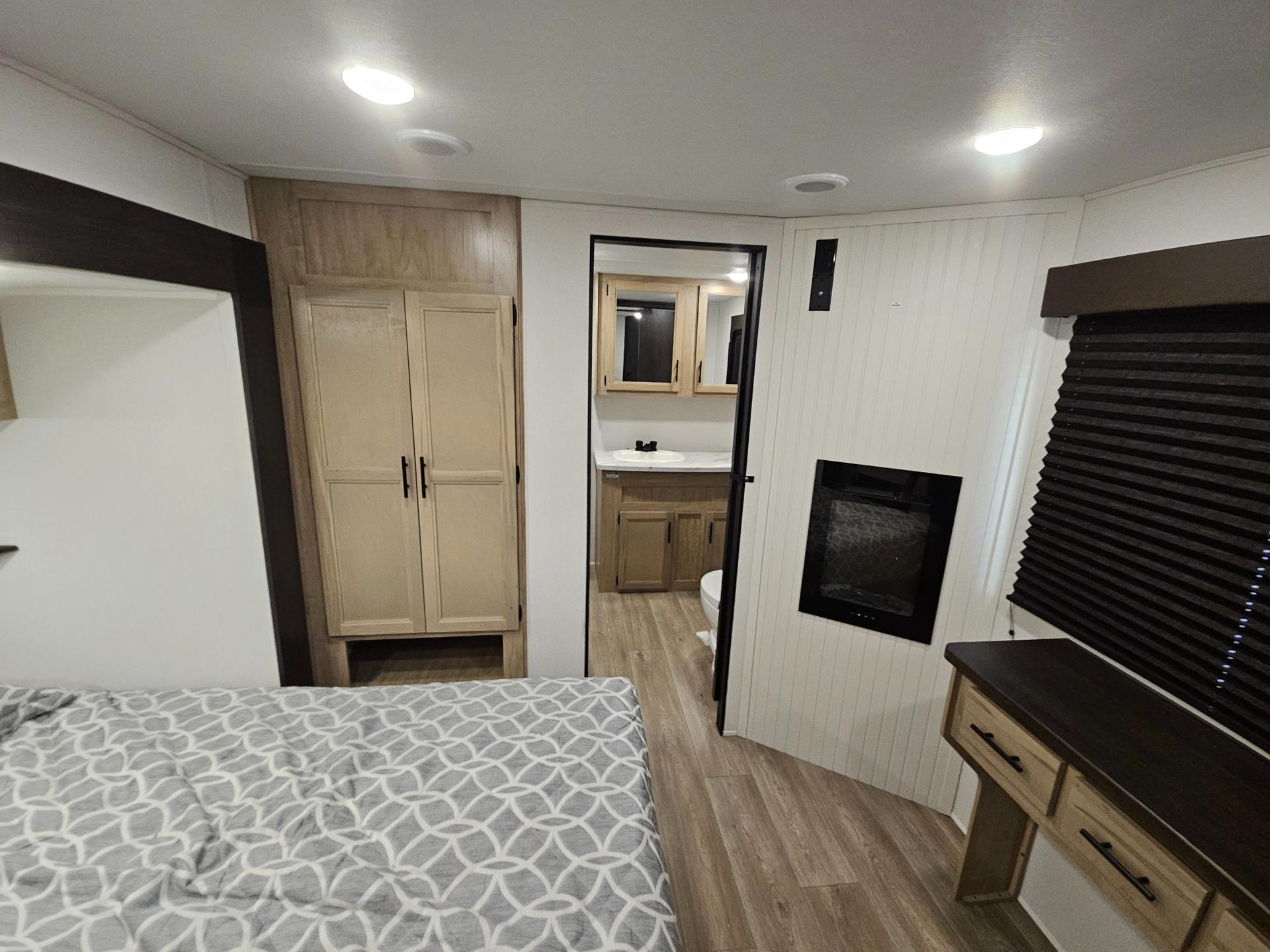2027 Forest River 2027 Forest River Cherokee Timberwolf - thumbnail 41