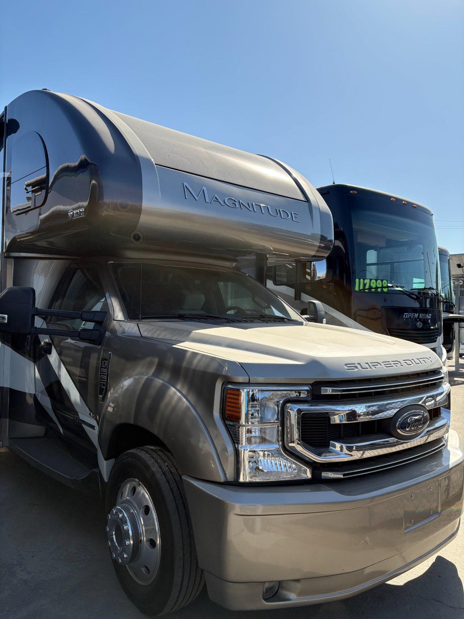 2022 Thor Motor Coach 2022 Thor Motor Coach Magnitude - image 1