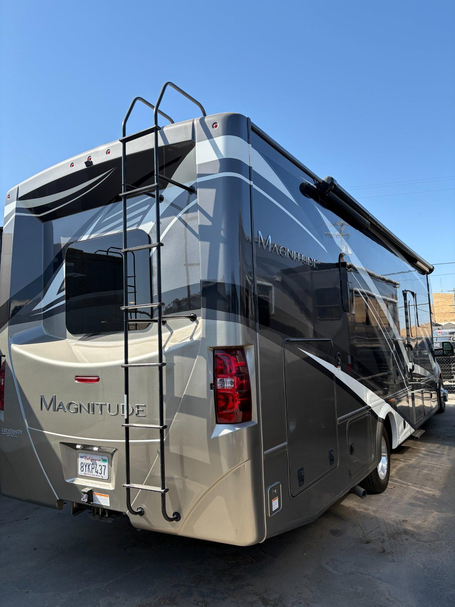 2022 Thor Motor Coach 2022 Thor Motor Coach Magnitude - thumbnail 5
