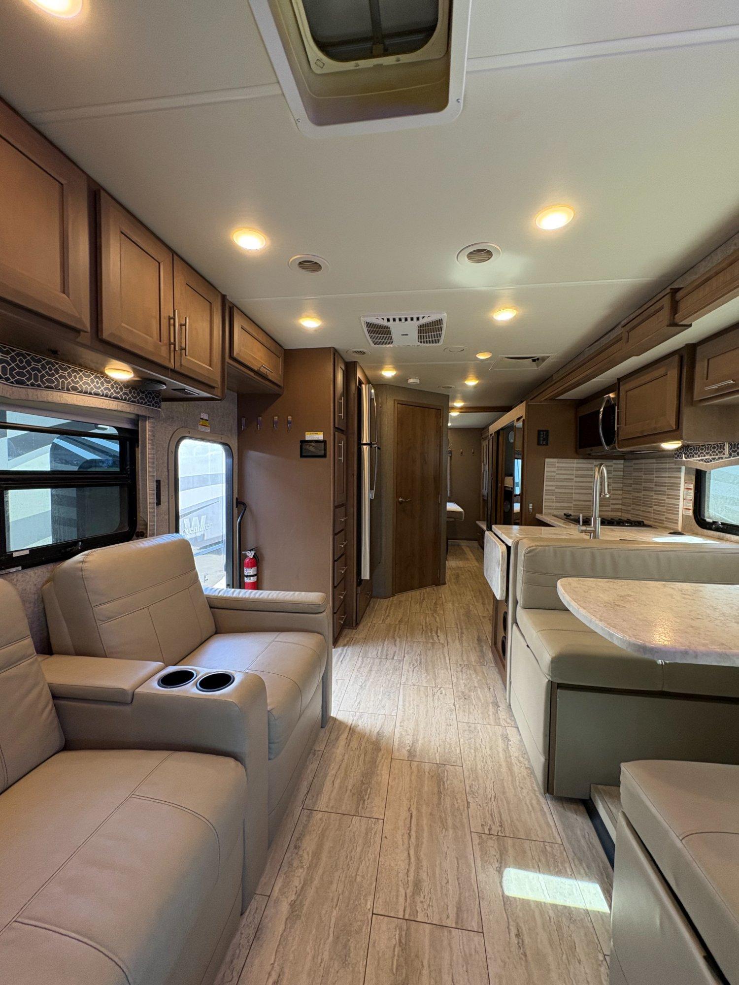 2022 Thor Motor Coach 2022 Thor Motor Coach Magnitude - thumbnail 10