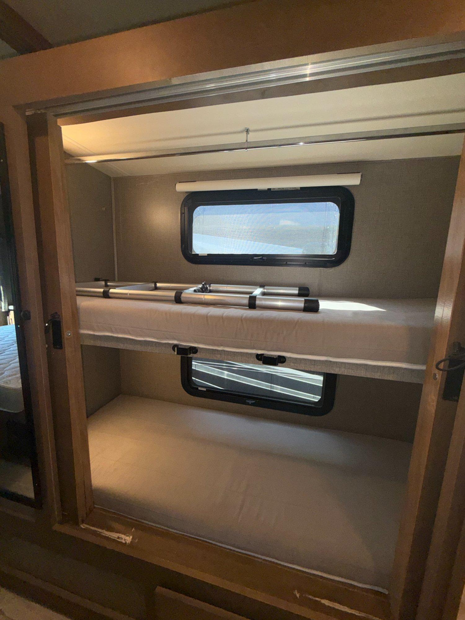 2022 Thor Motor Coach 2022 Thor Motor Coach Magnitude - thumbnail 16