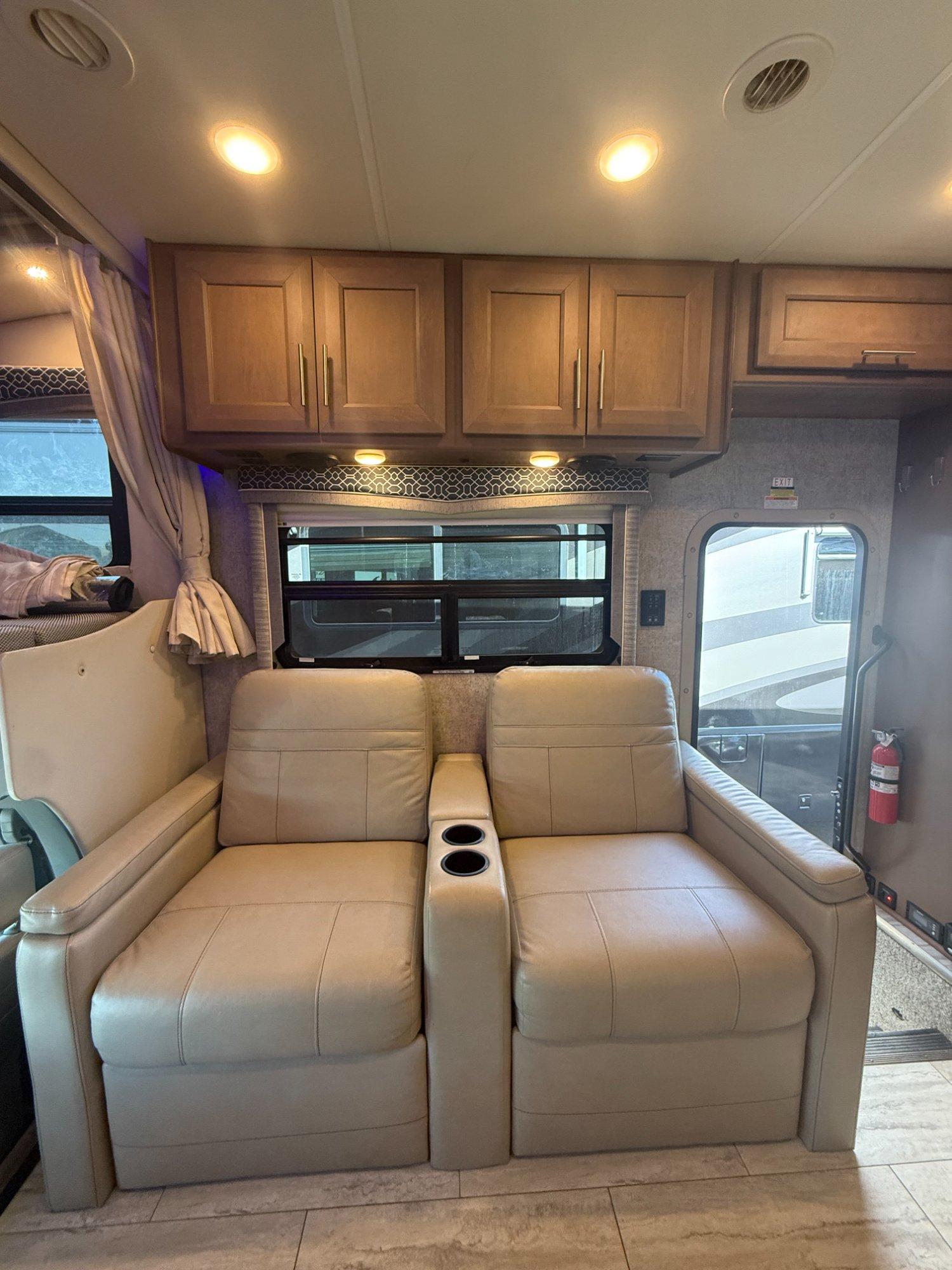 2022 Thor Motor Coach 2022 Thor Motor Coach Magnitude - thumbnail 21