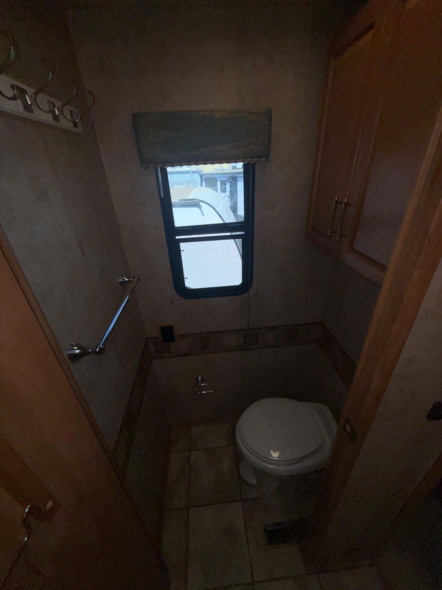 2006 Winnebago 2006 Winnebago Adventurer - thumbnail 19