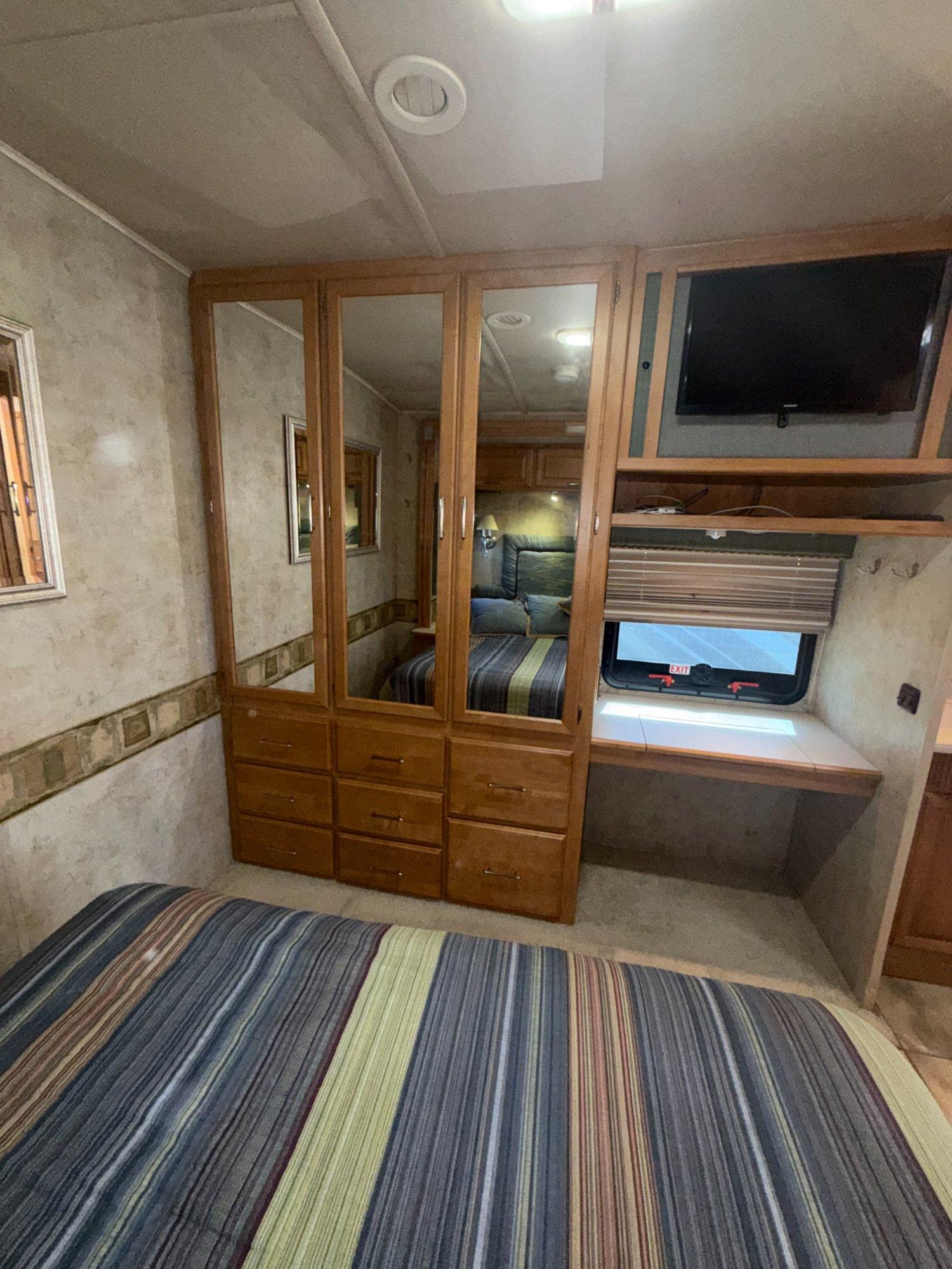 2006 Winnebago 2006 Winnebago Adventurer - thumbnail 21